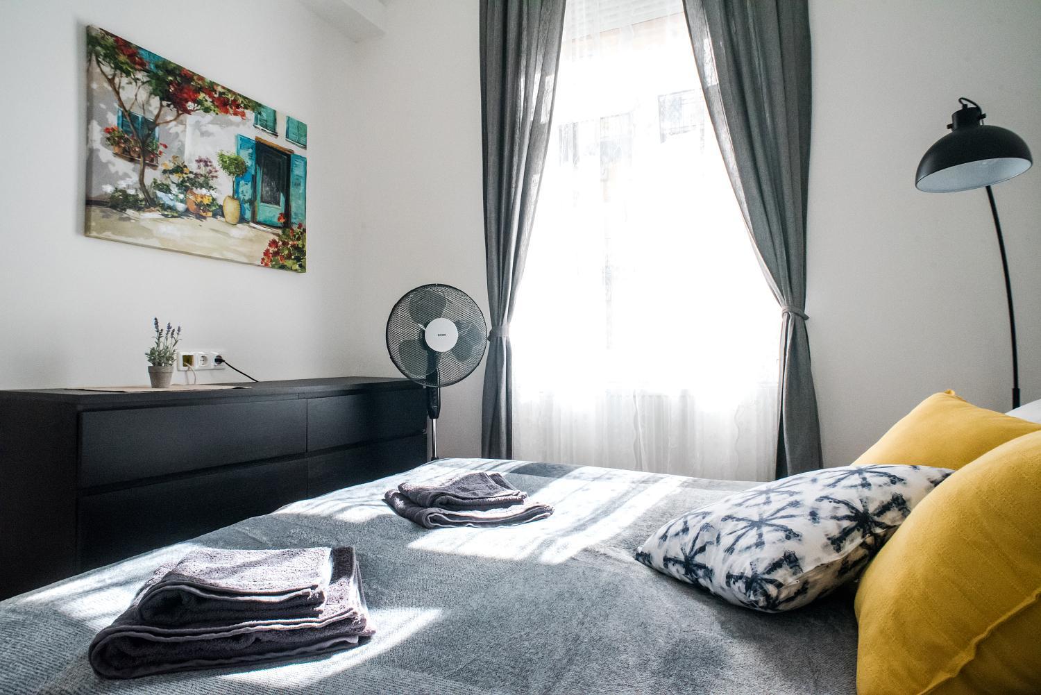 N16-Spacey, modern family flat for 5 view 4
