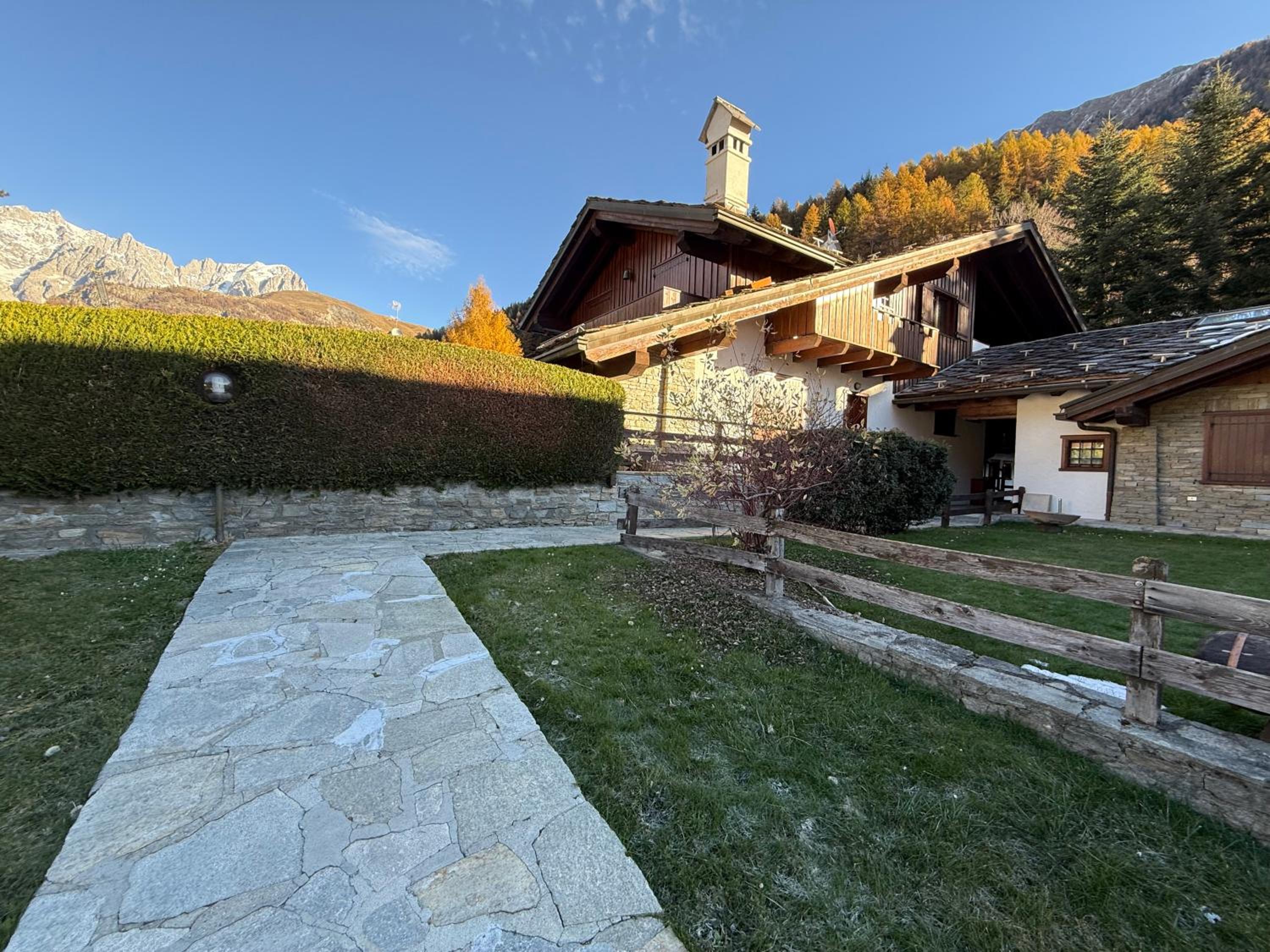 Cozy Mountain Studio Near Courmayeur - Verrand view 5