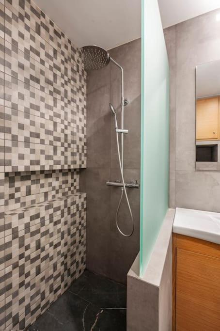 Athens Lycabettus hill, 2 bd apt- Apokafkon