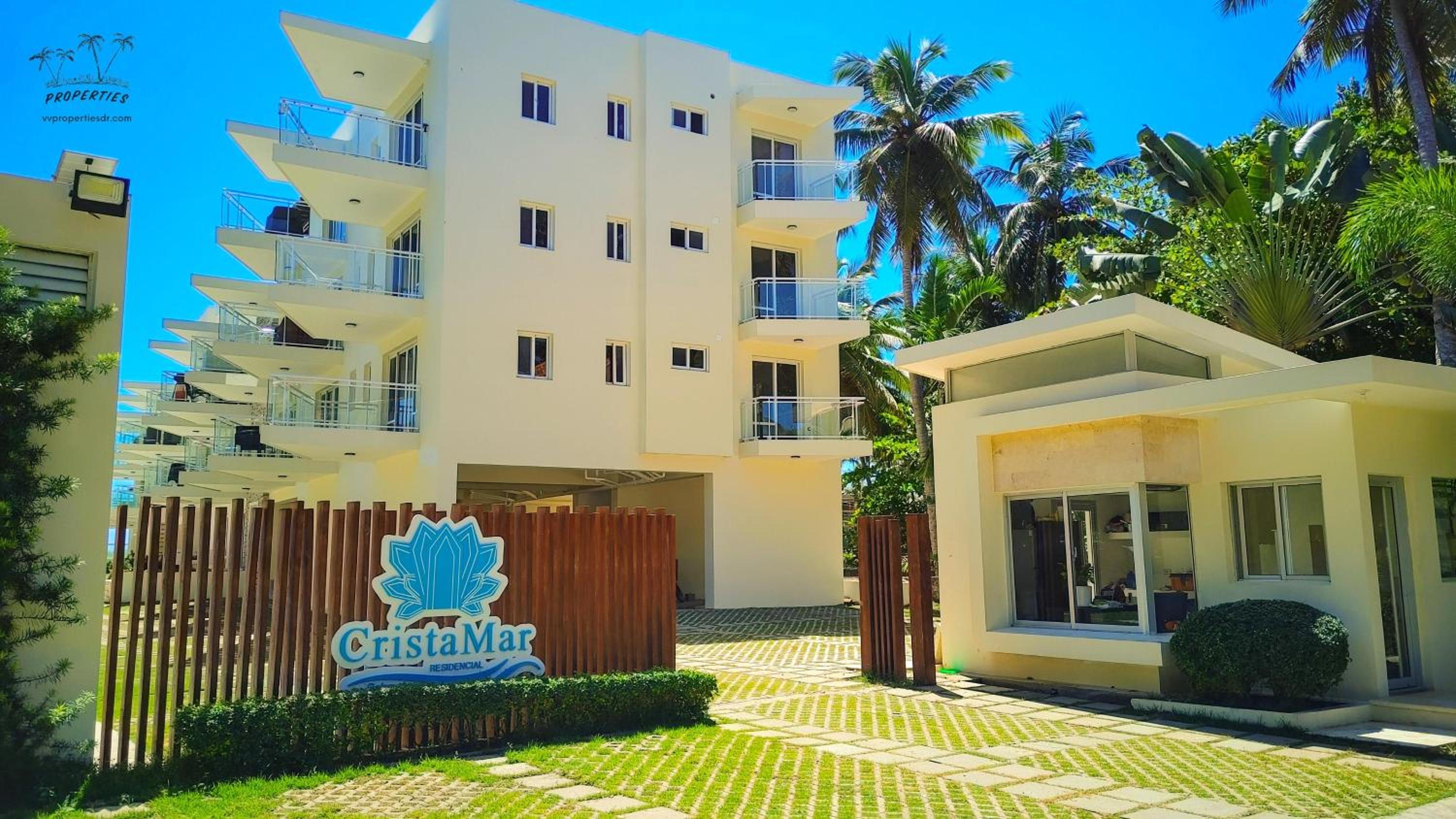 Blue Skies on endless Beachfront