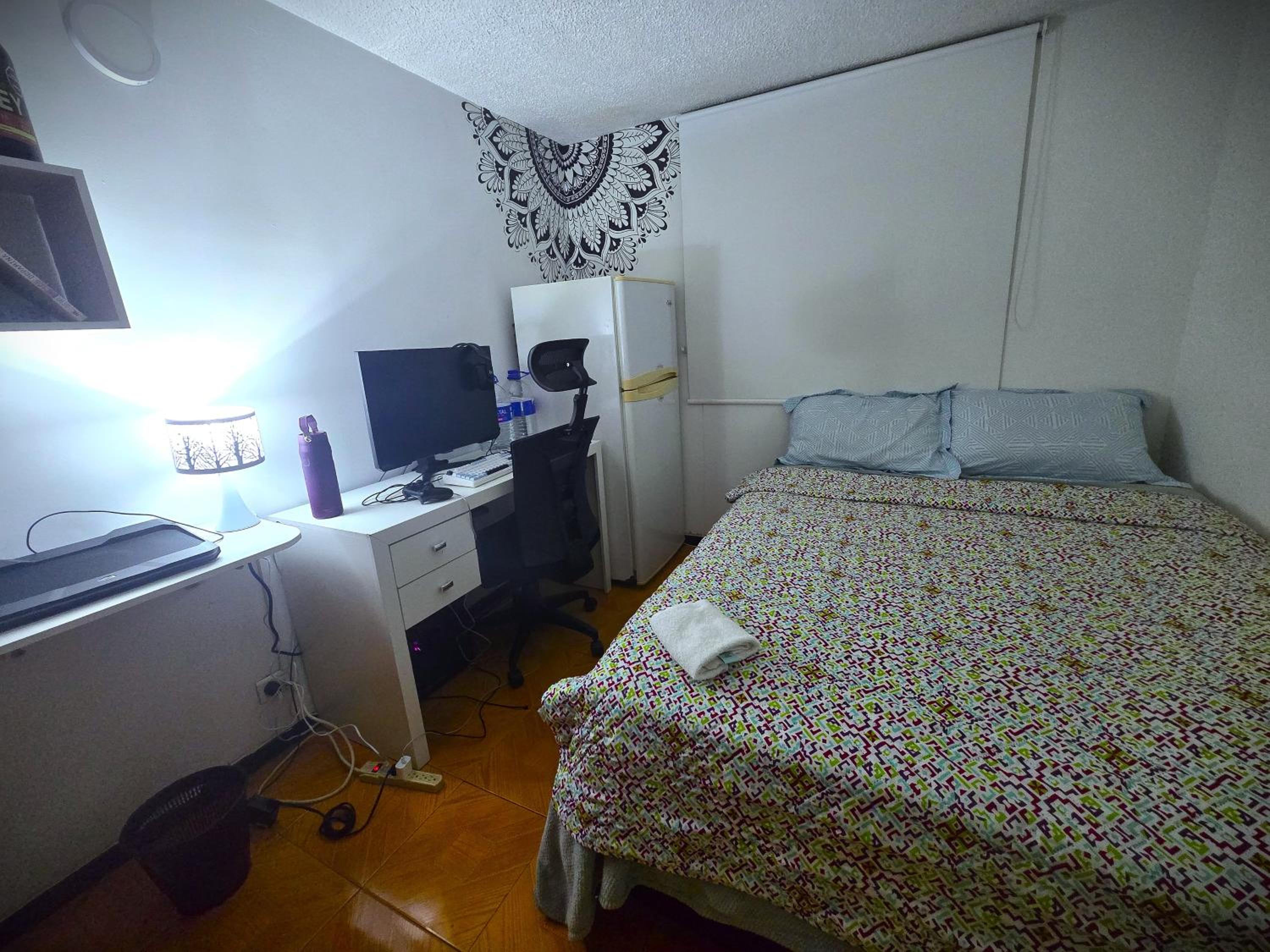 Lovely private room in apartment in Cedritos