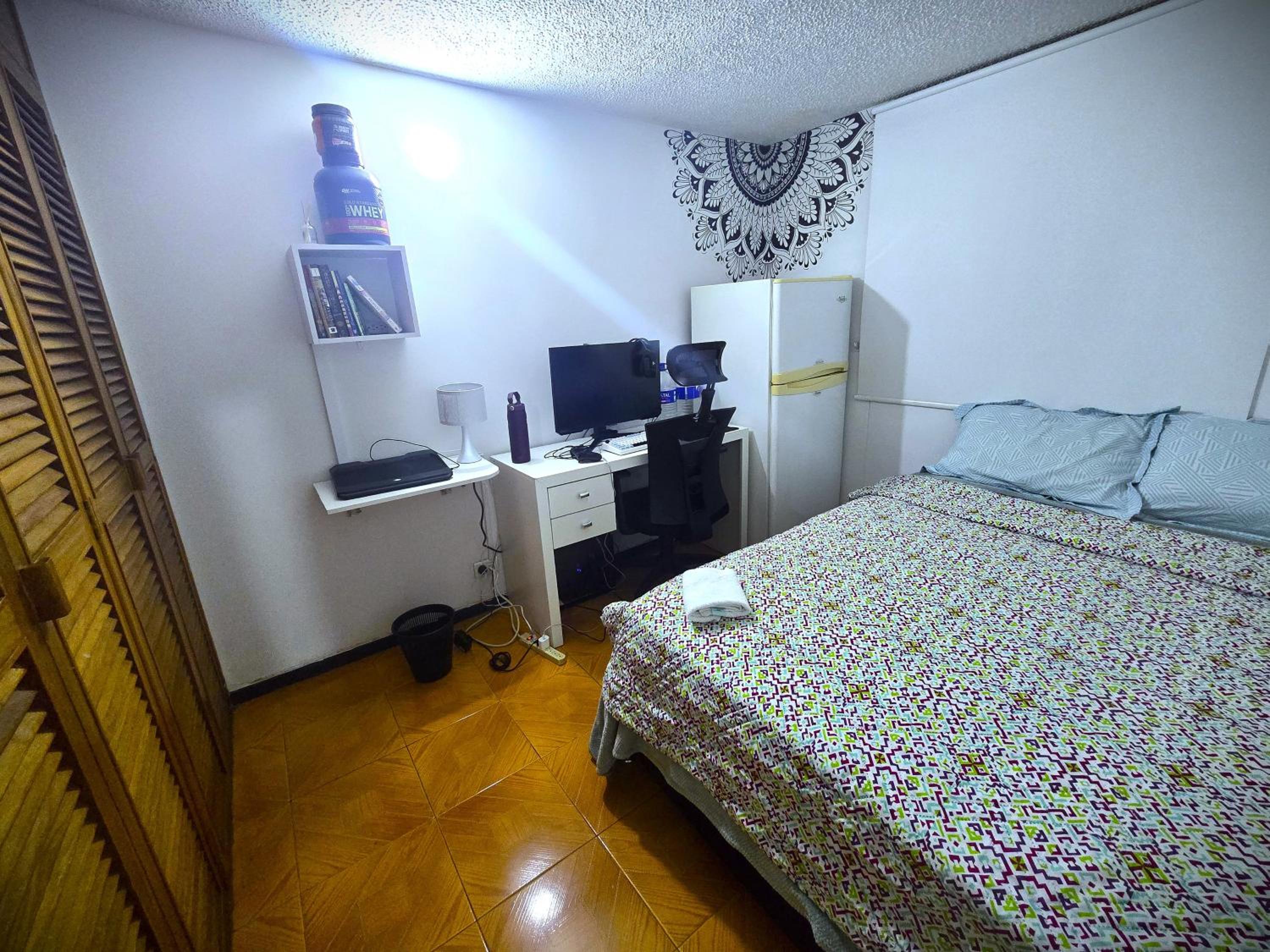 Lovely private room in apartment in Cedritos