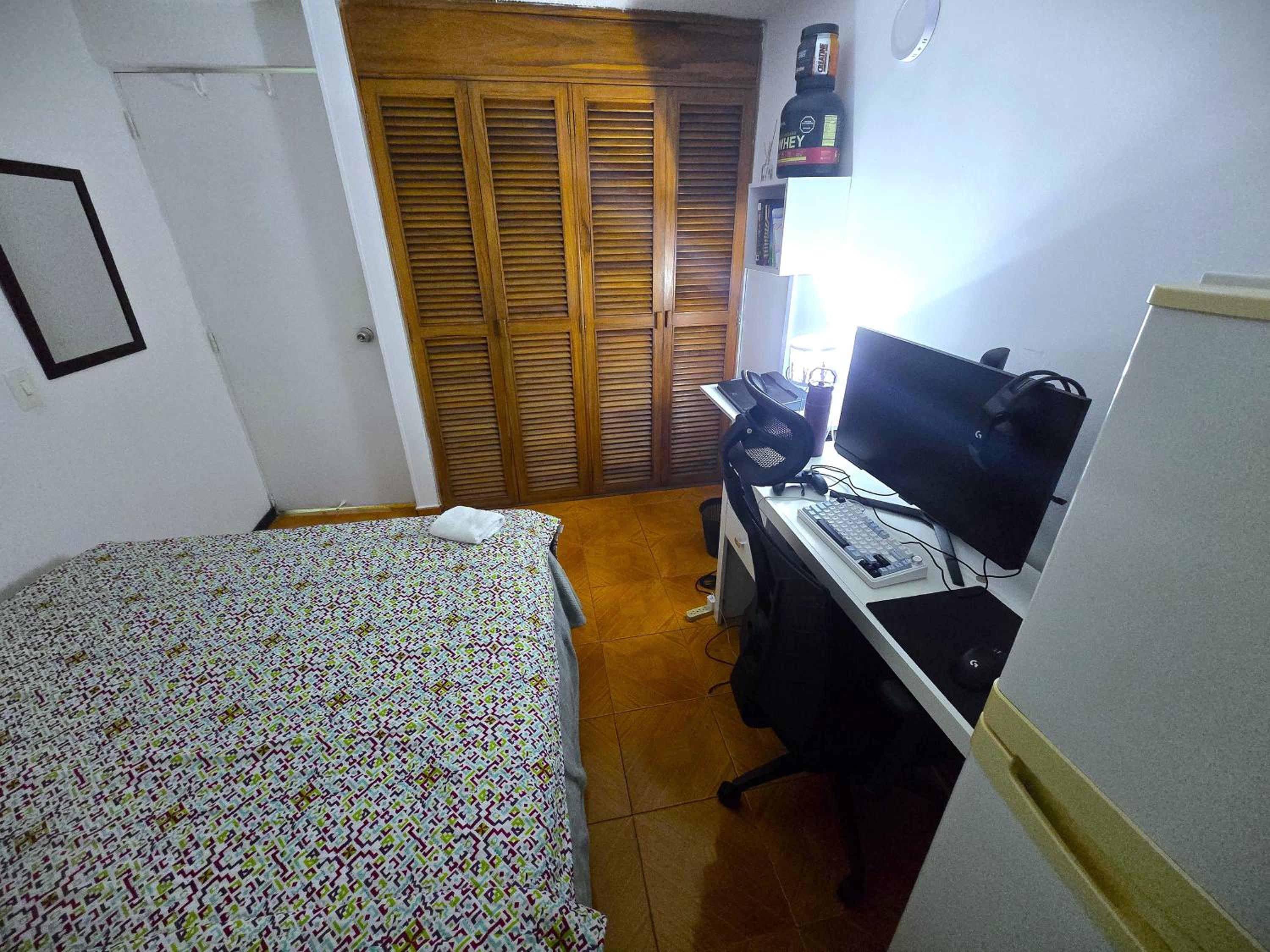 Lovely private room in apartment in Cedritos