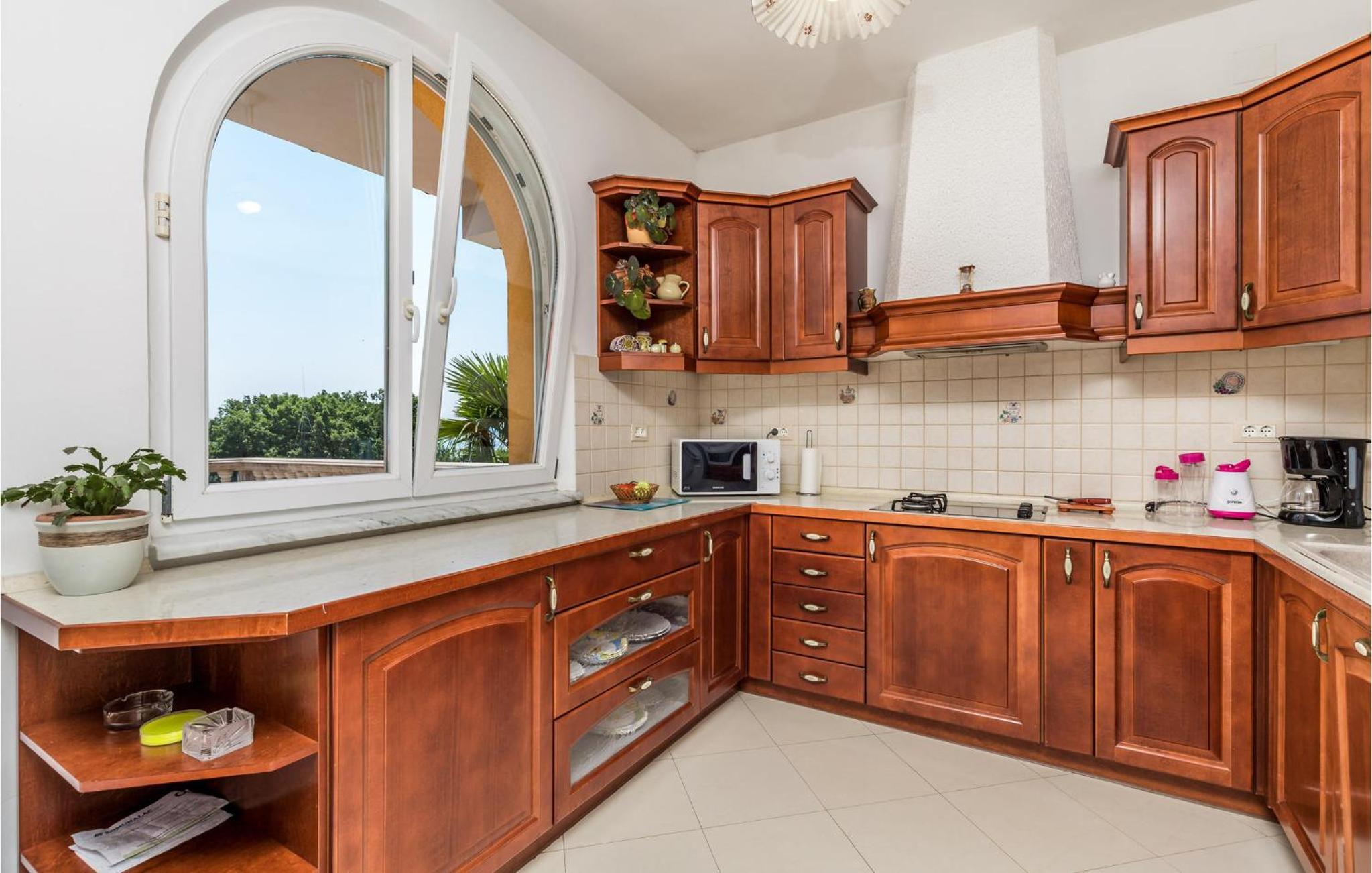 Awesome Home In Opric