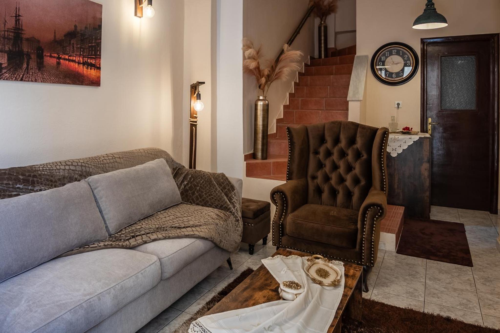 Old Town Rhapsody, Cosy 2-Floor Home with Rooftop Bathtub, BBQ & Lounge Under Sun Umbrellas photo 3