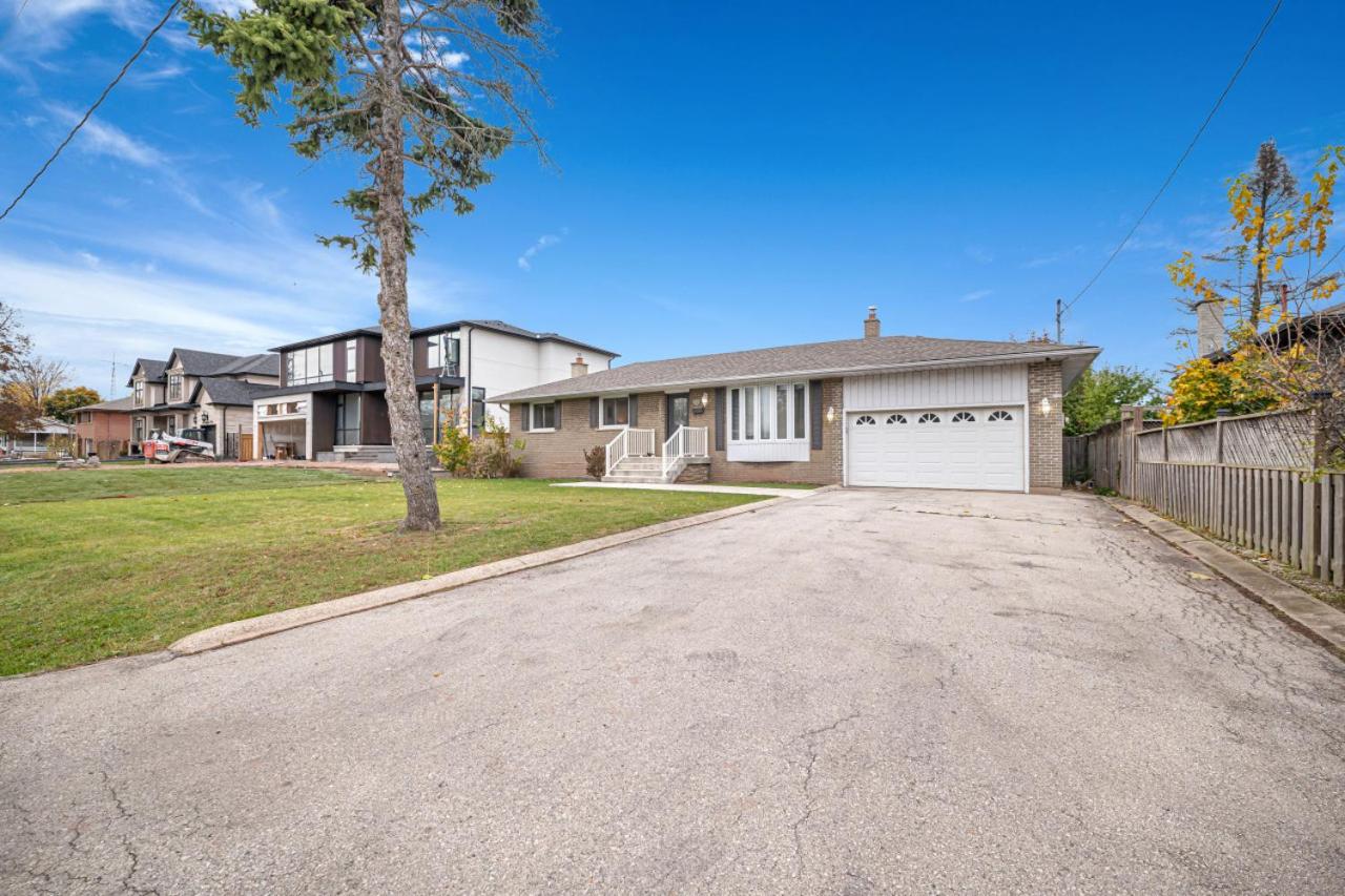 Modern 5BR Home with Office and Parking and WiFi