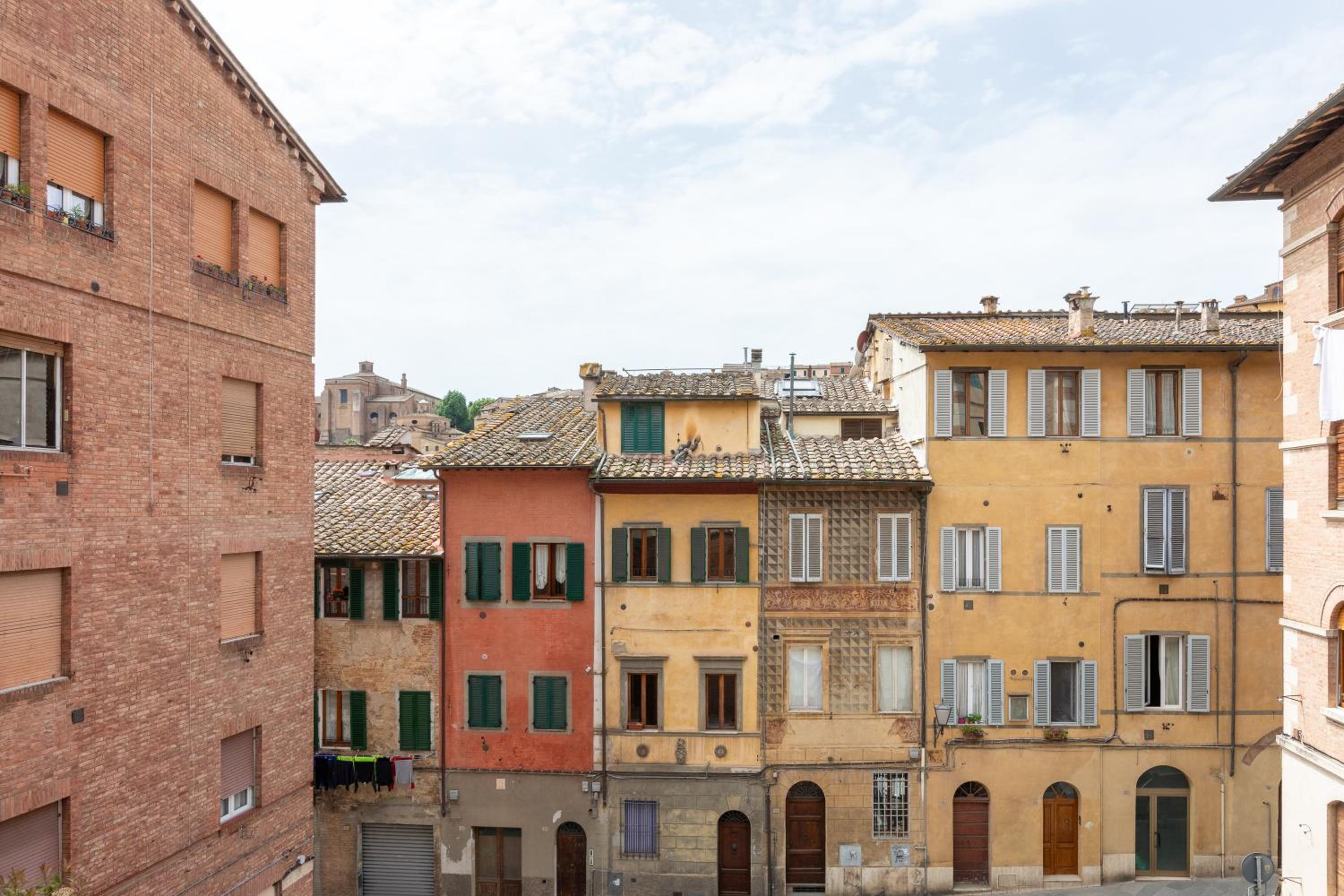 Nuova sotto la Torre del Mangia view 4