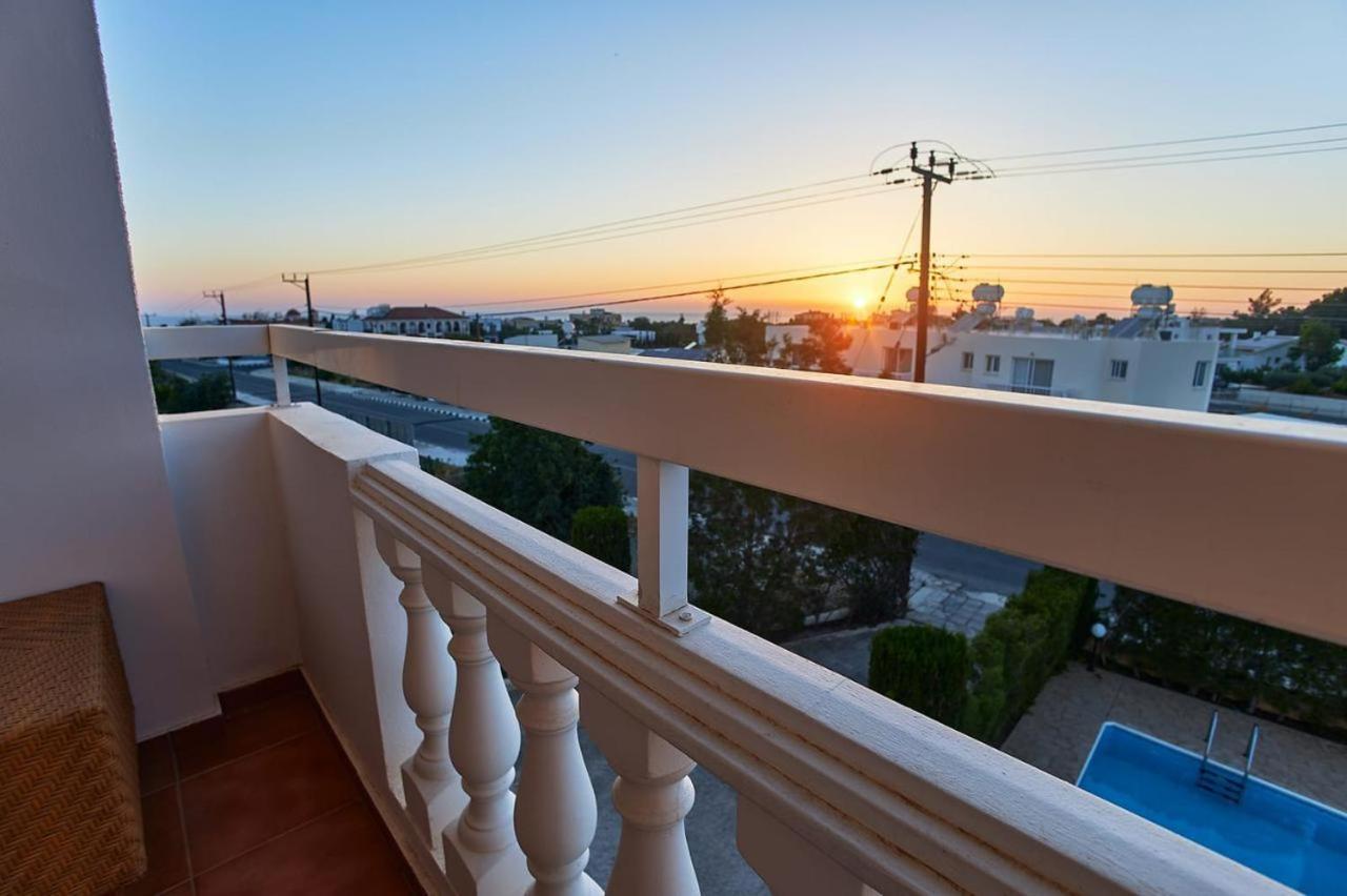 Golden Sunset Apartment