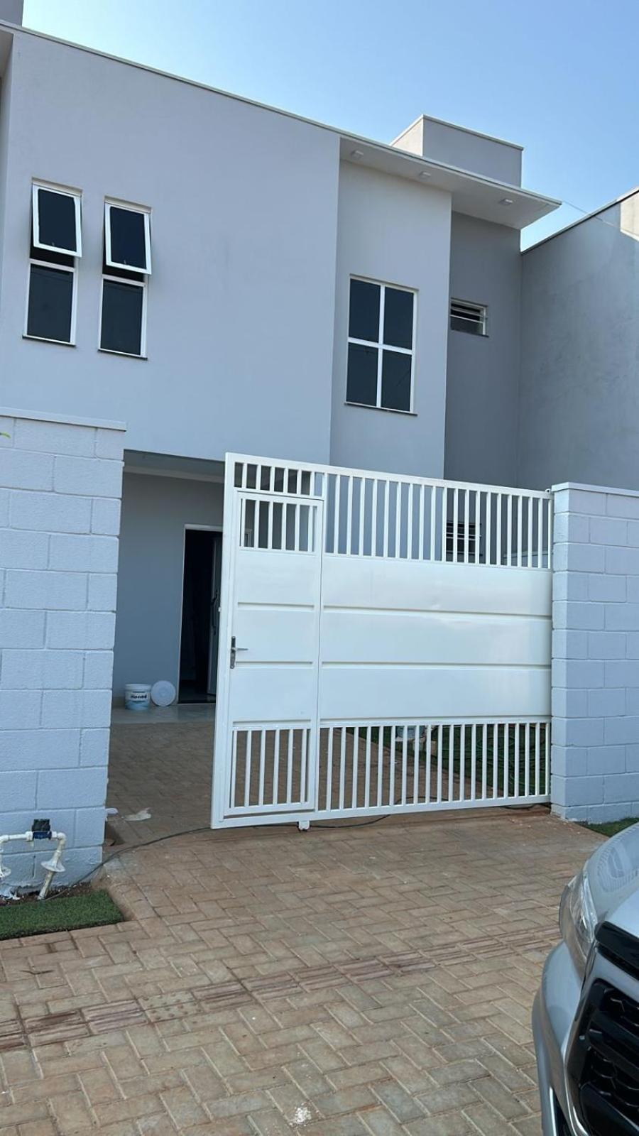 Sobrado com garagem