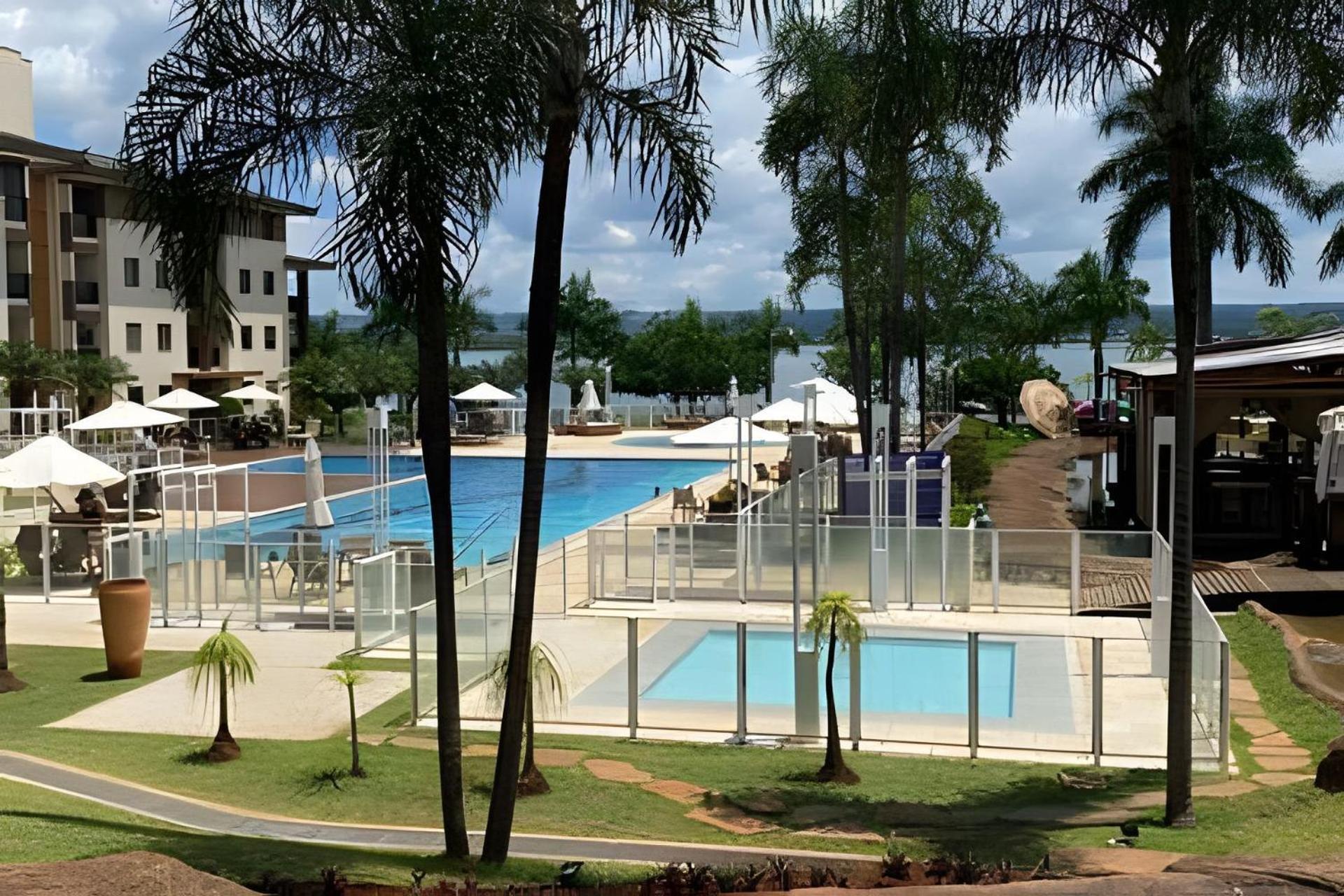 Life Resort beira lago próx a esplanada