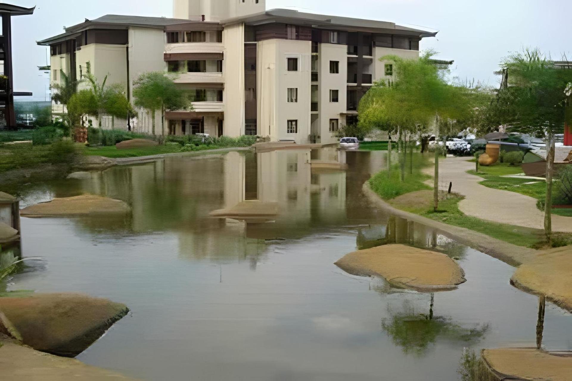 Life Resort beira lago próx a esplanada