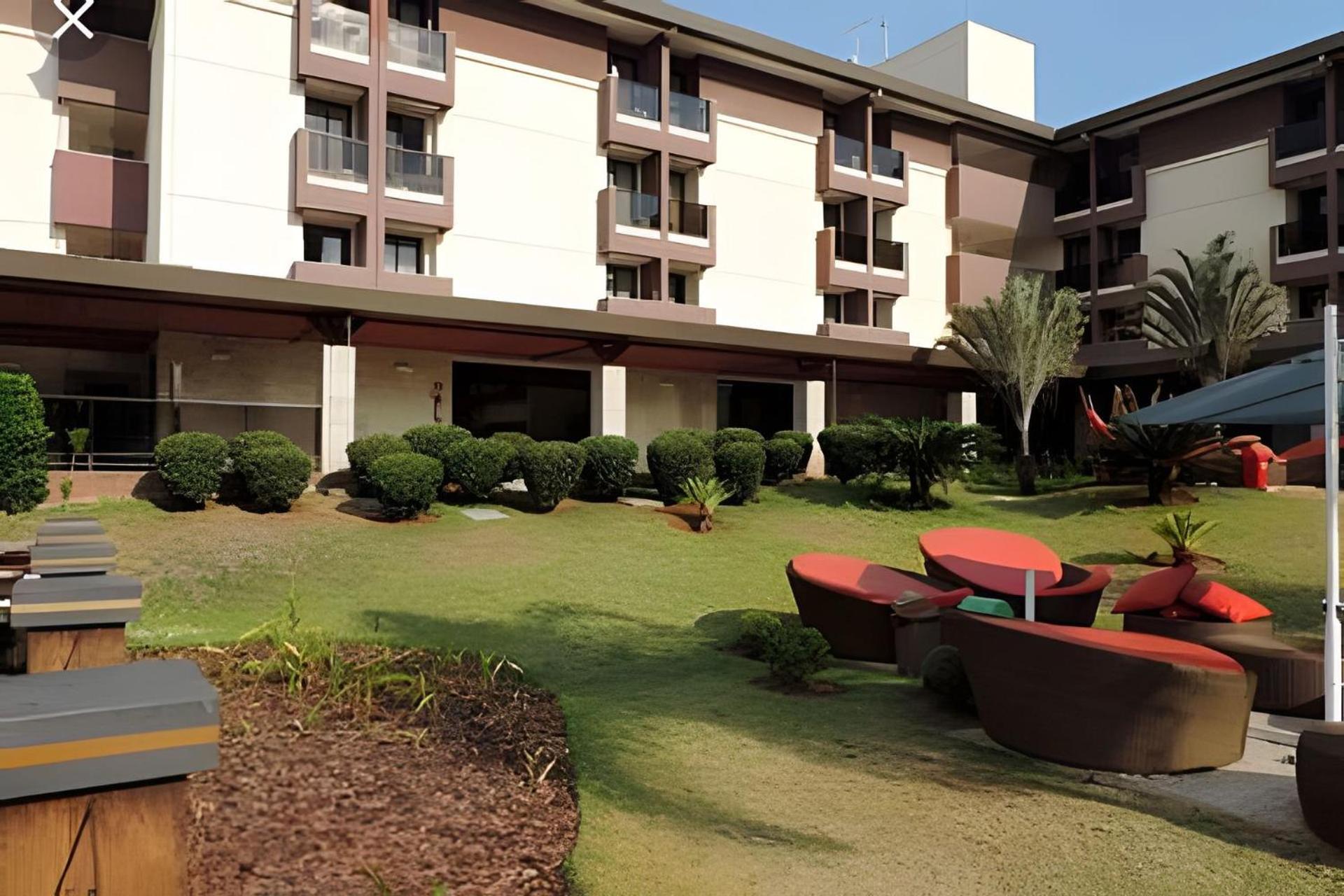 Life Resort beira lago próx a esplanada