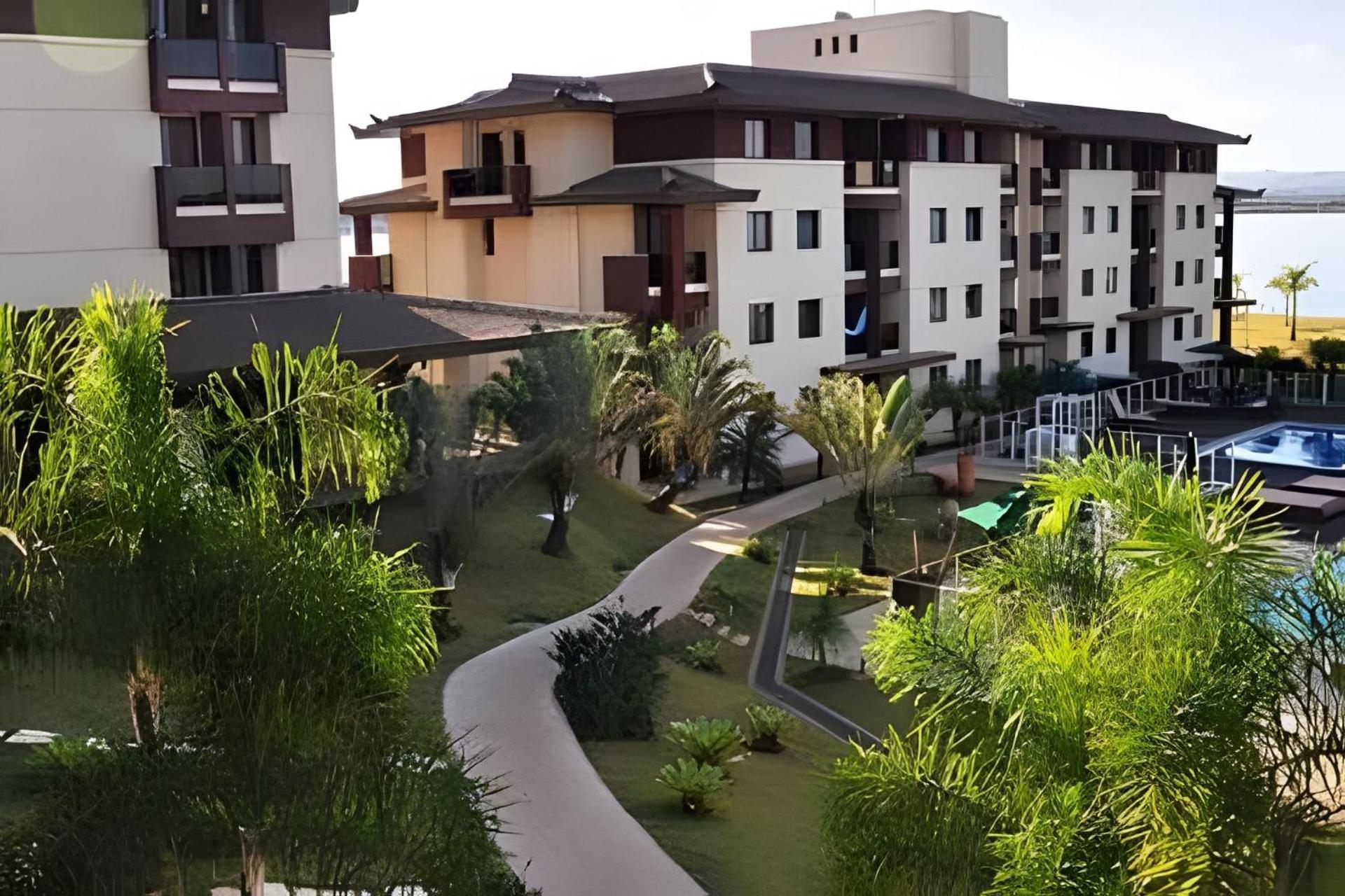 Life Resort beira lago próx a esplanada