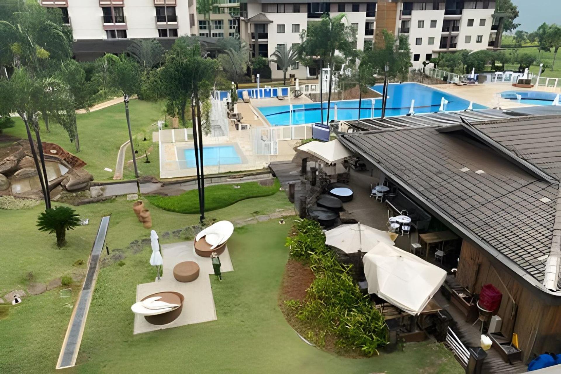 Life Resort beira lago próx a esplanada