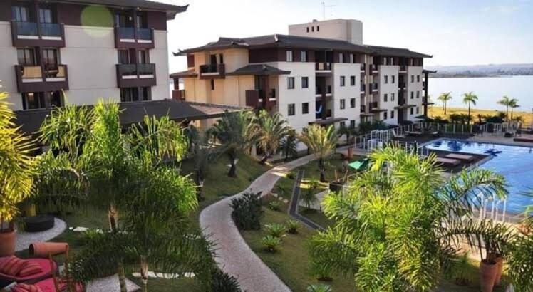 Life Resort beira lago próx a esplanada
