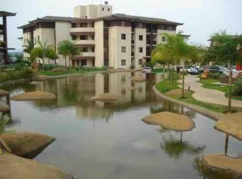 Life Resort beira lago próx a esplanada