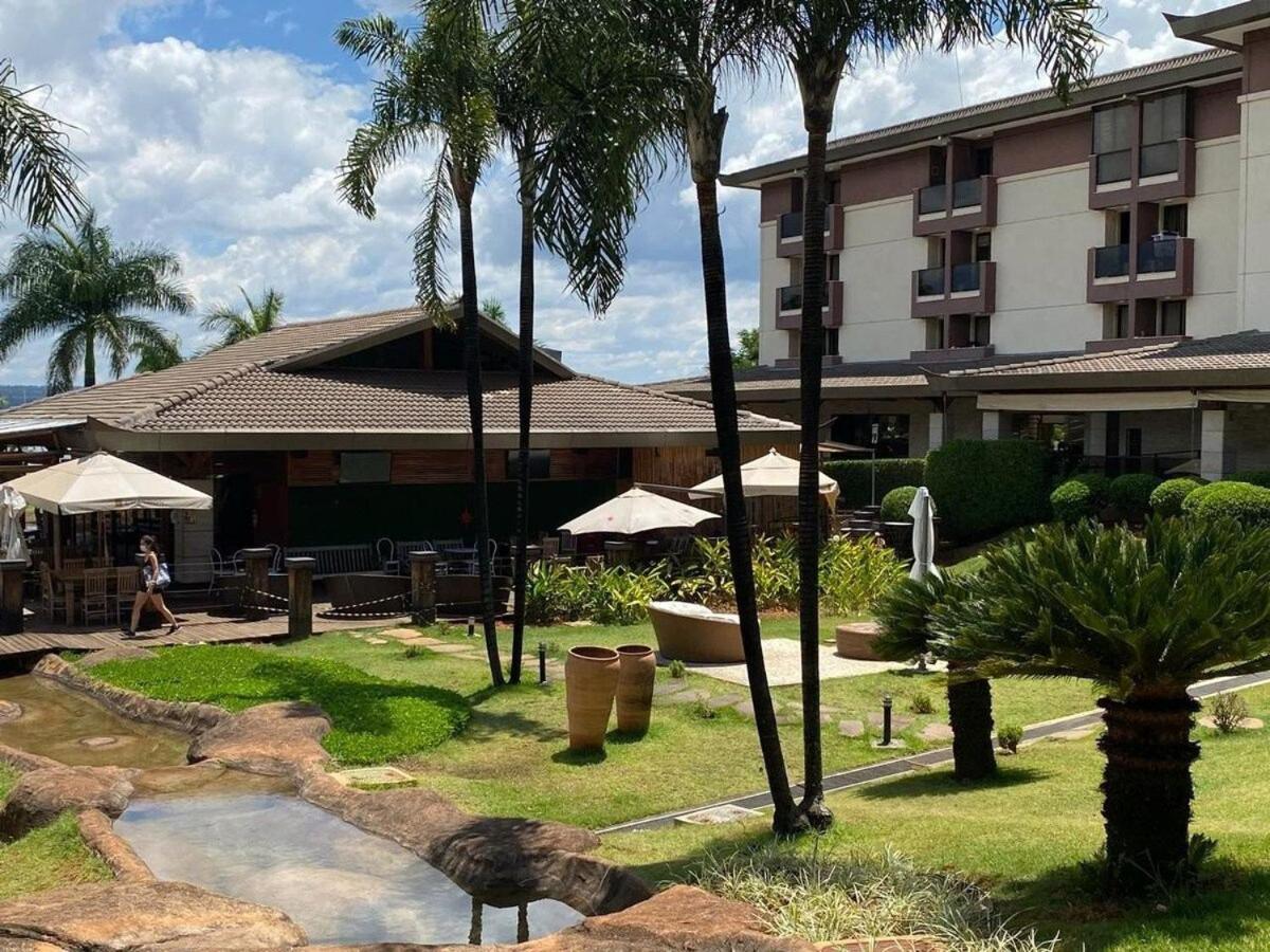 Life Resort beira lago próx a esplanada