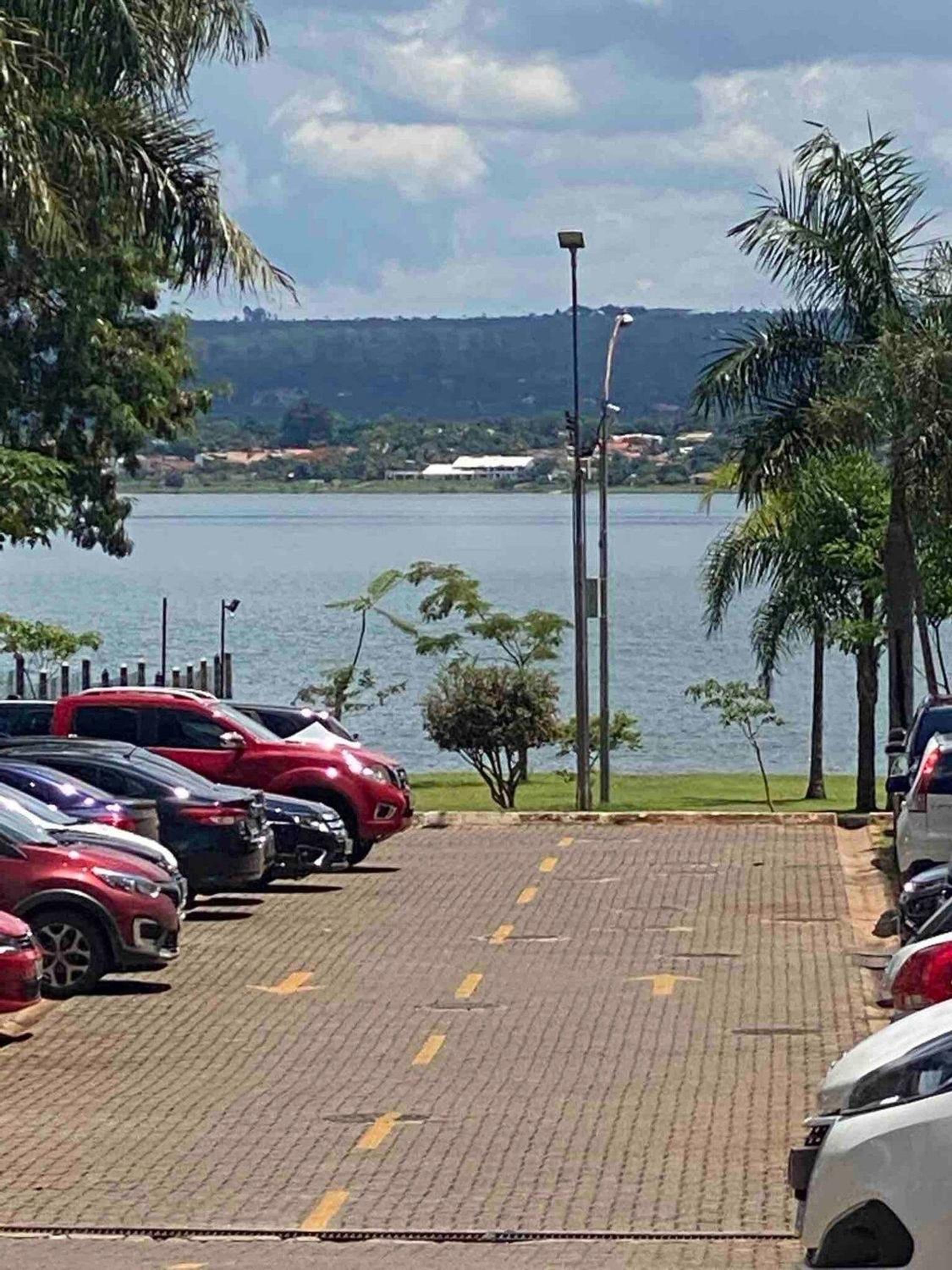 Life Resort beira lago próx a esplanada
