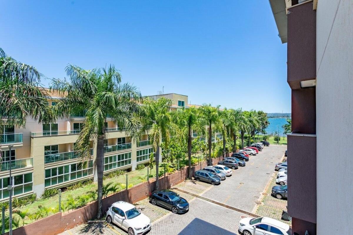 Life Resort beira lago próx a esplanada