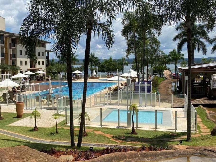 Life Resort beira lago próx a esplanada
