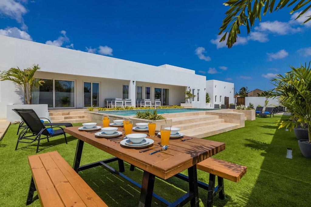 Stunning 6-Bedroom Villa In Aruba