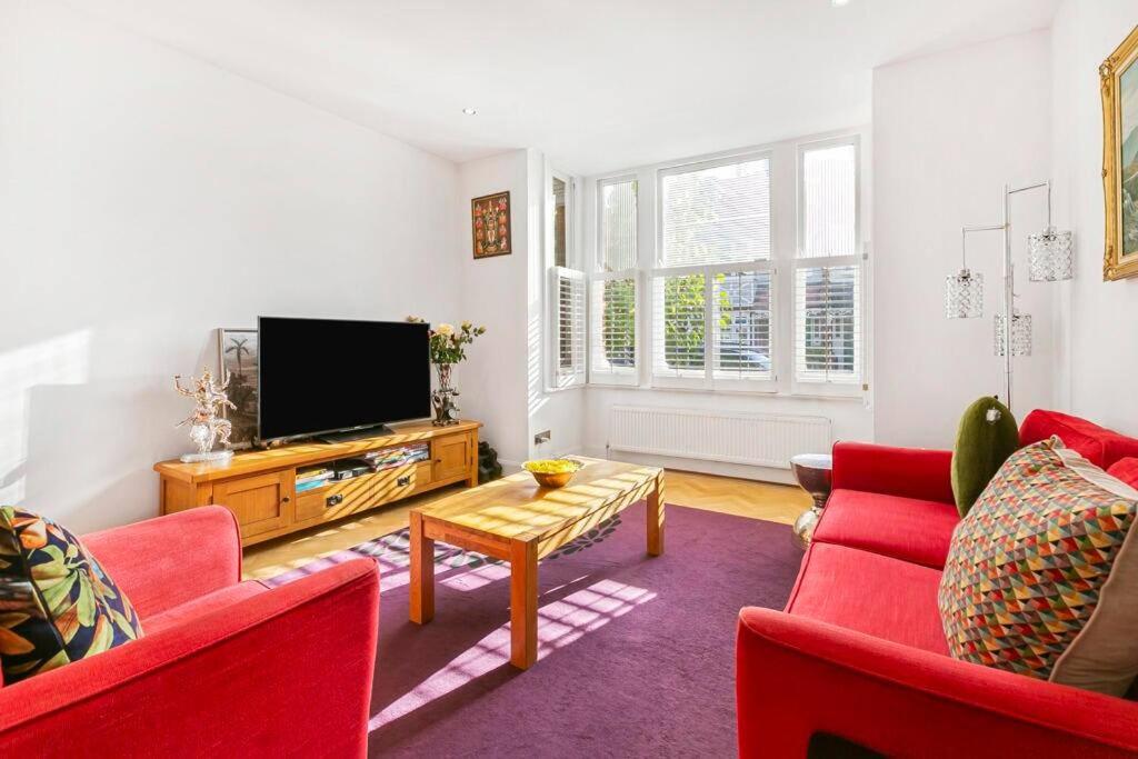 5-Bed Family Retreat in Chiswick
