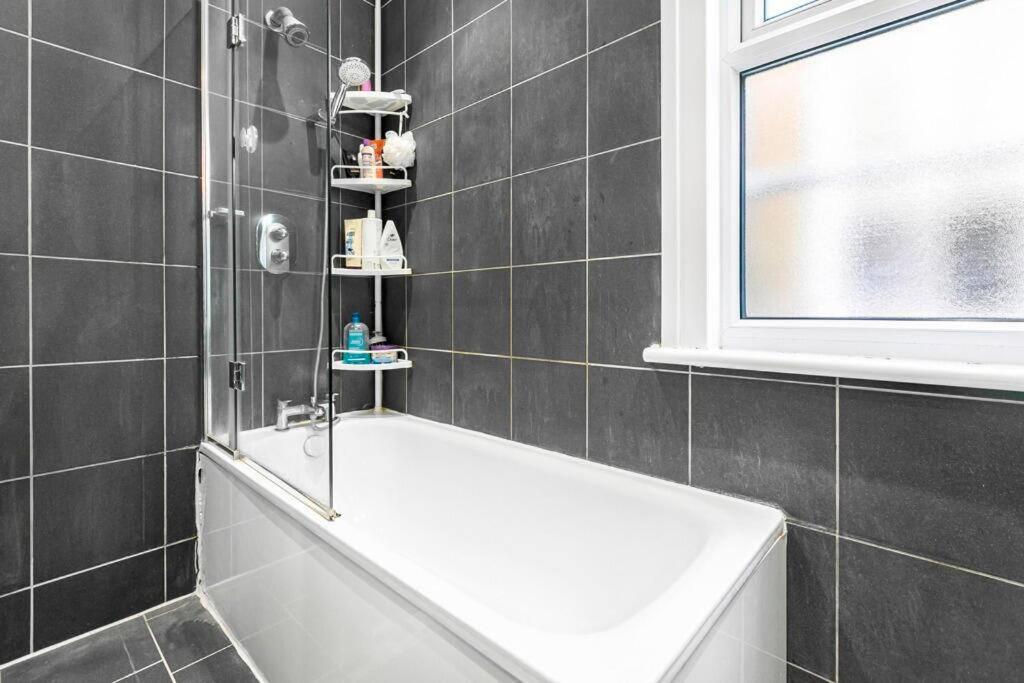5-Bed Family Retreat in Chiswick