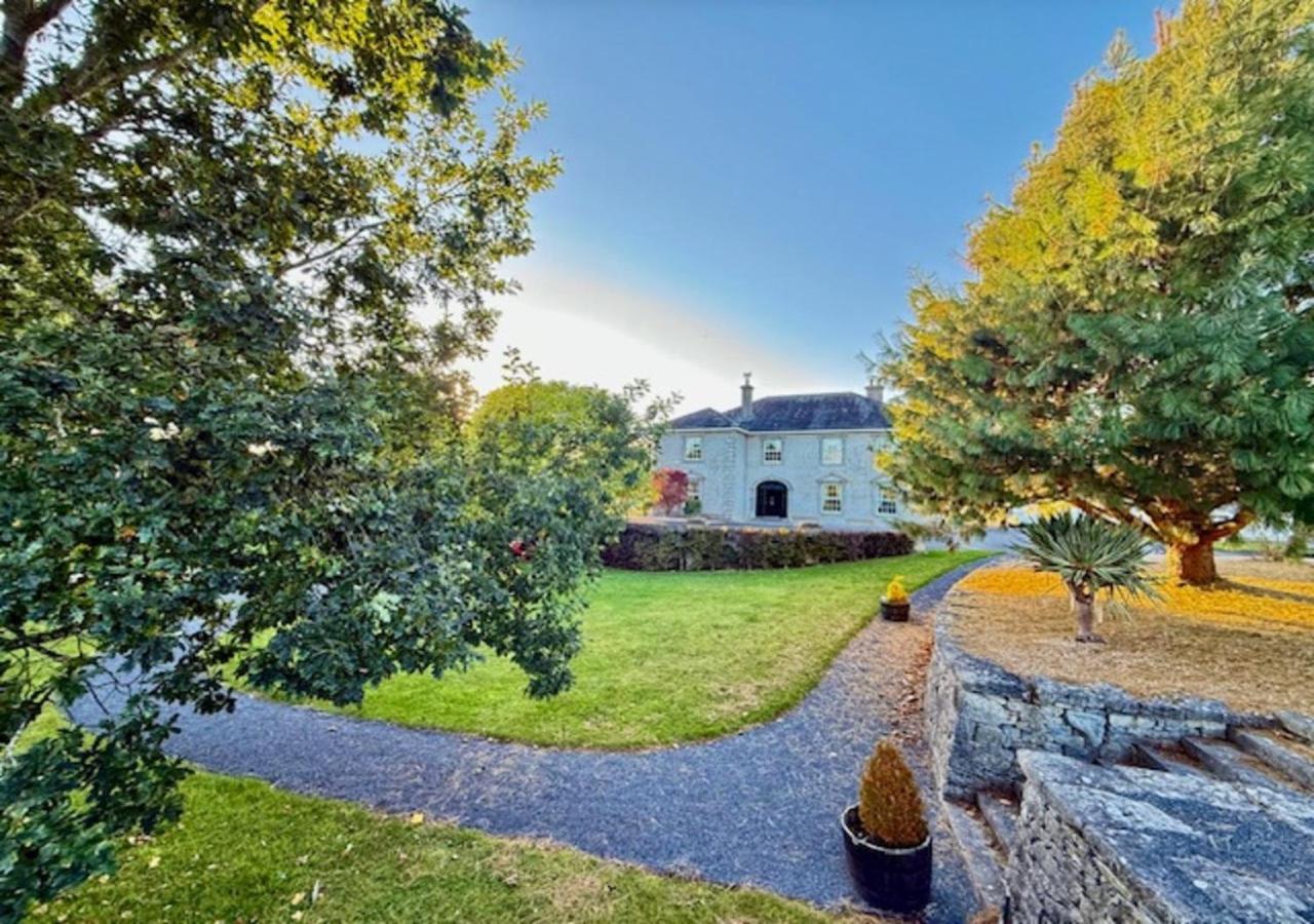 Beakstown House Holycross-Luxurious 5-Bed House view 3