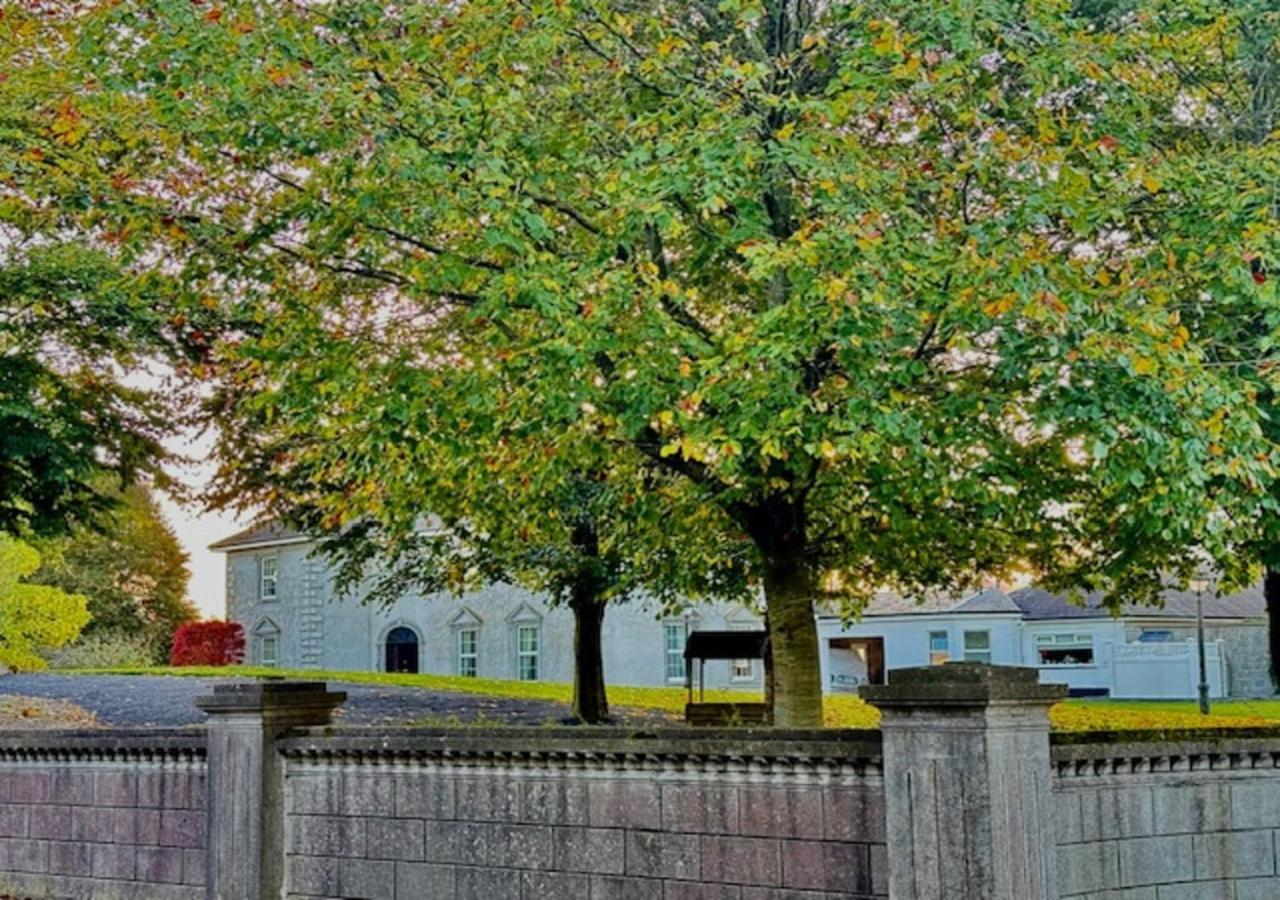 Beakstown House Holycross-Luxurious 5-Bed House view 5