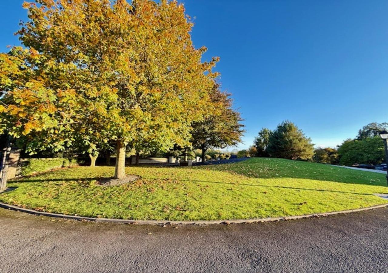 Beakstown House Holycross-Luxurious 5-Bed House view 4