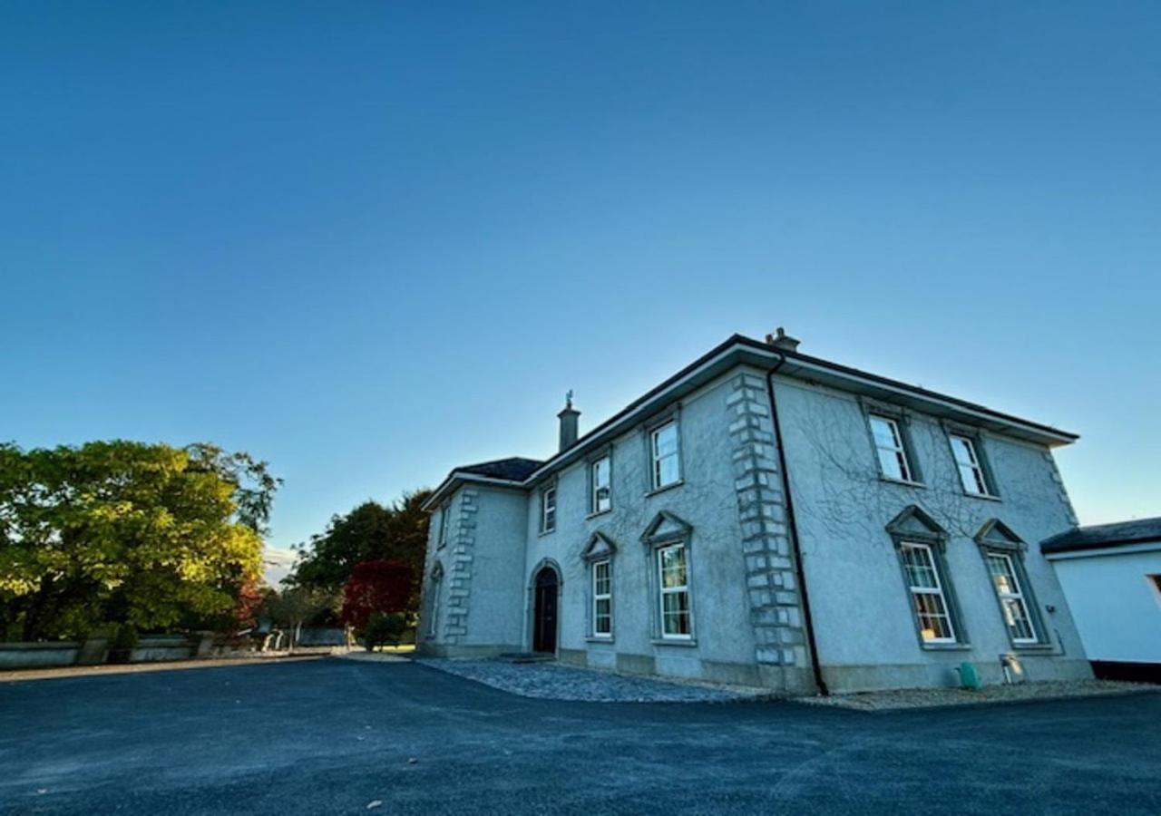 Beakstown House Holycross-Luxurious 5-Bed House view 2