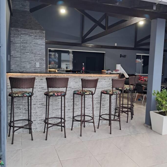 Recanto Salinas - Casa alto padrão a 350mts da praia