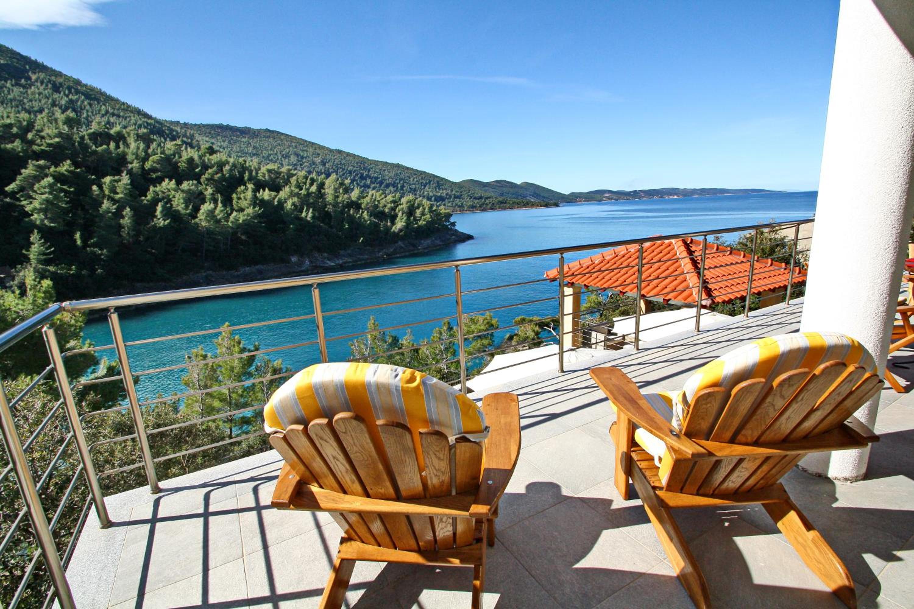 Vila Hera Korčula, Special one, pool, right on the sea,parking, 8 people