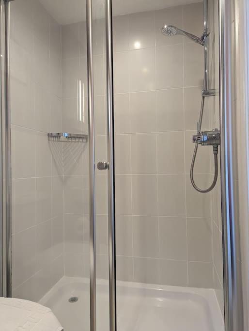 Cartref Guesthouse - Room 2 Ensuite view 5