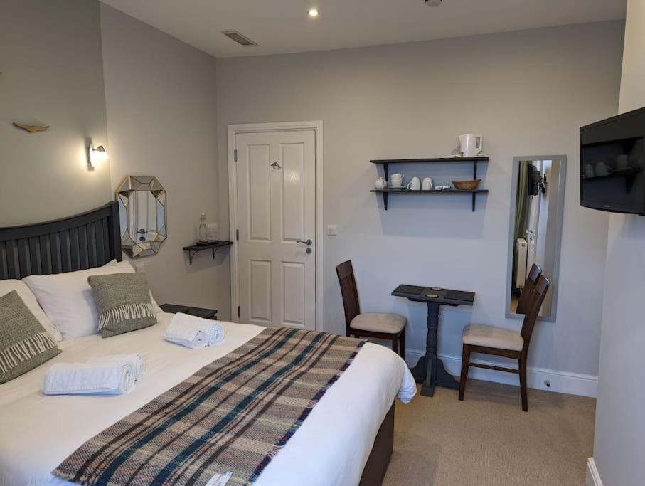 Cartref Guesthouse - Room 2 Ensuite view 4