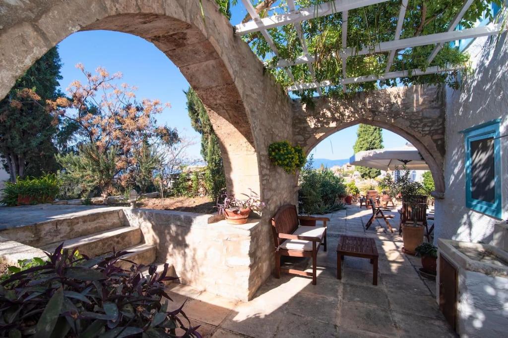 1620 Historical Stone Manor view 3