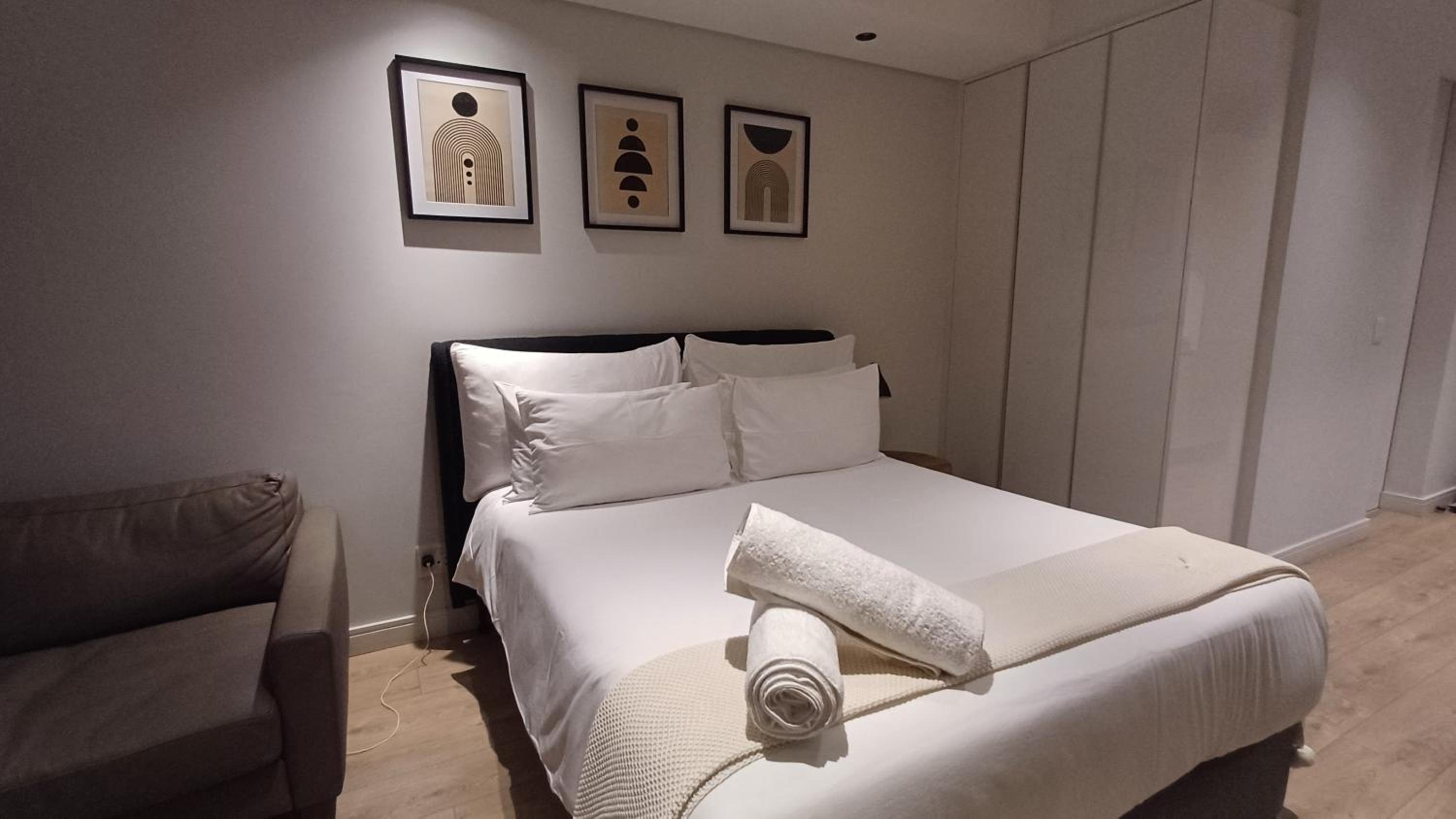 Cozy Stay at The Ellipse Midrand
