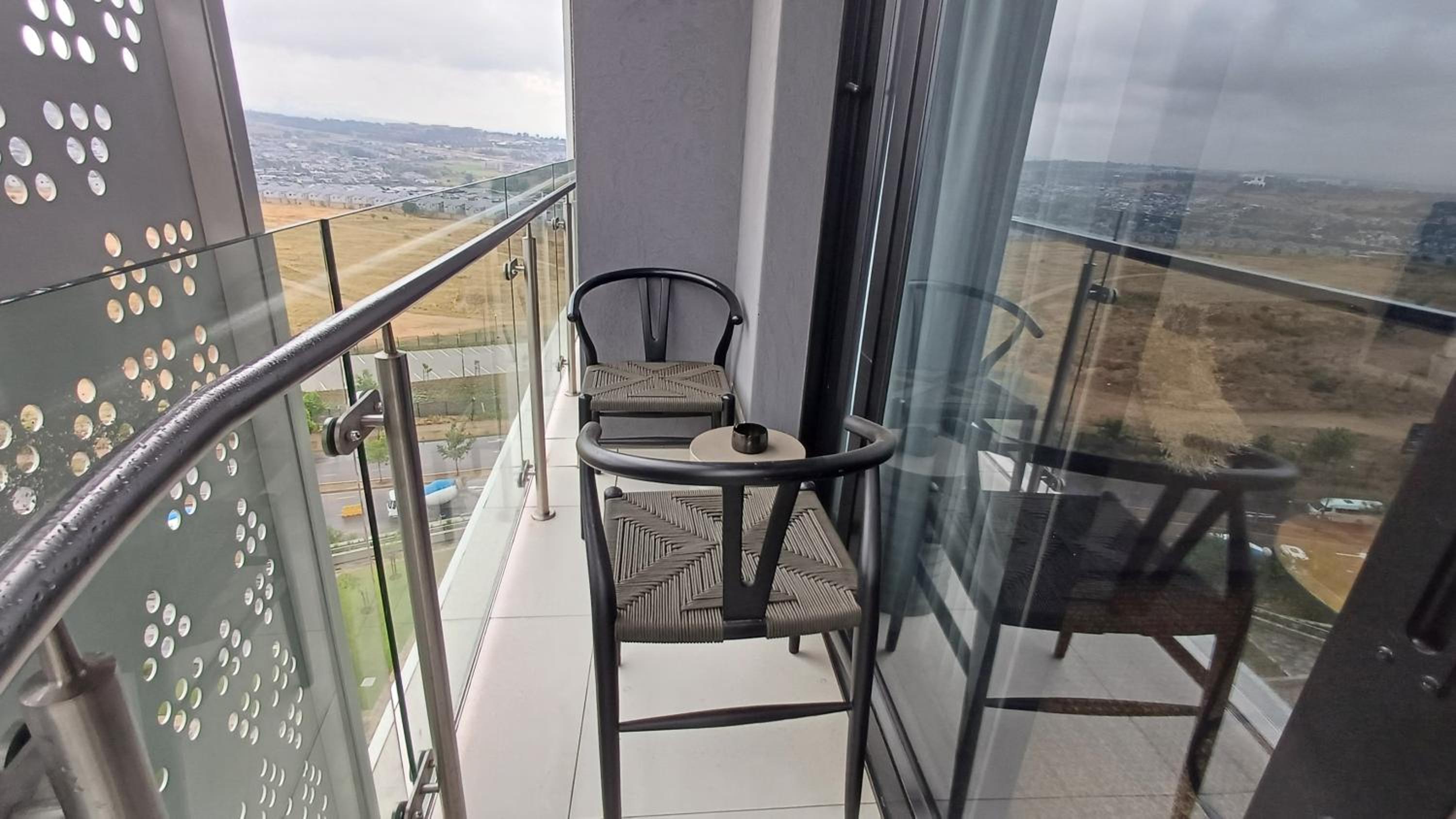 Cozy Stay at The Ellipse Midrand