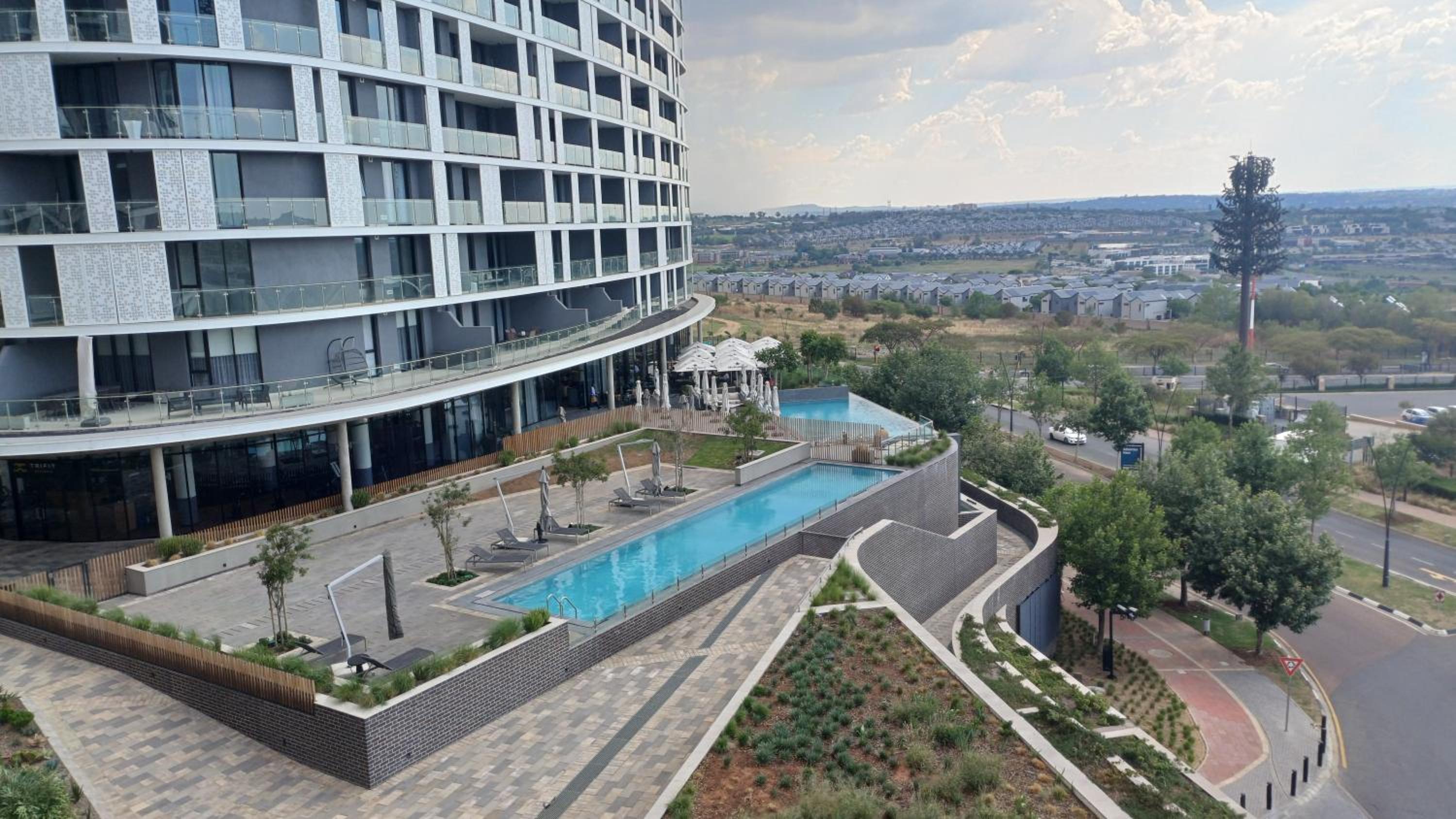 Cozy Stay at The Ellipse Midrand