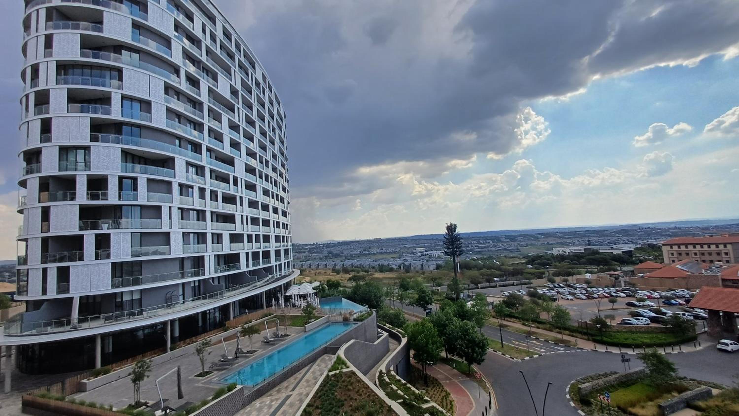 Cozy Stay at The Ellipse Midrand
