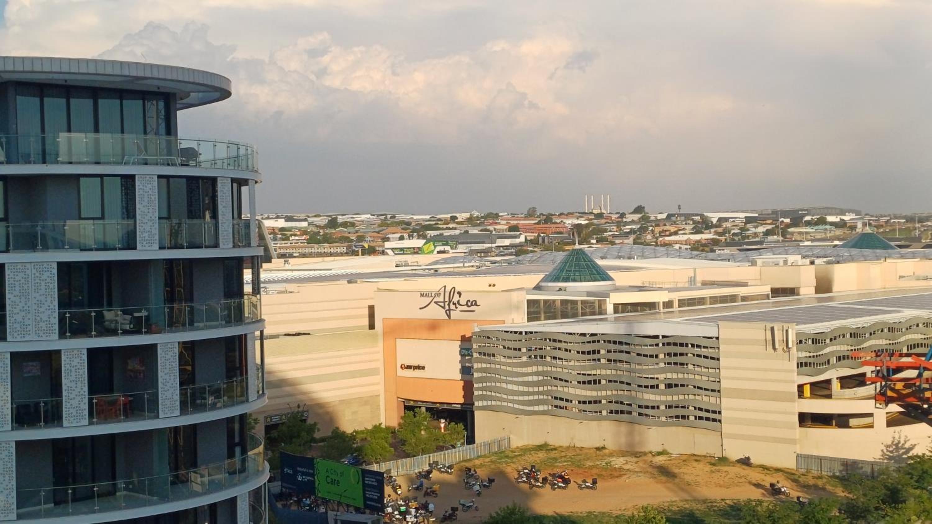 Cozy Stay at The Ellipse Midrand