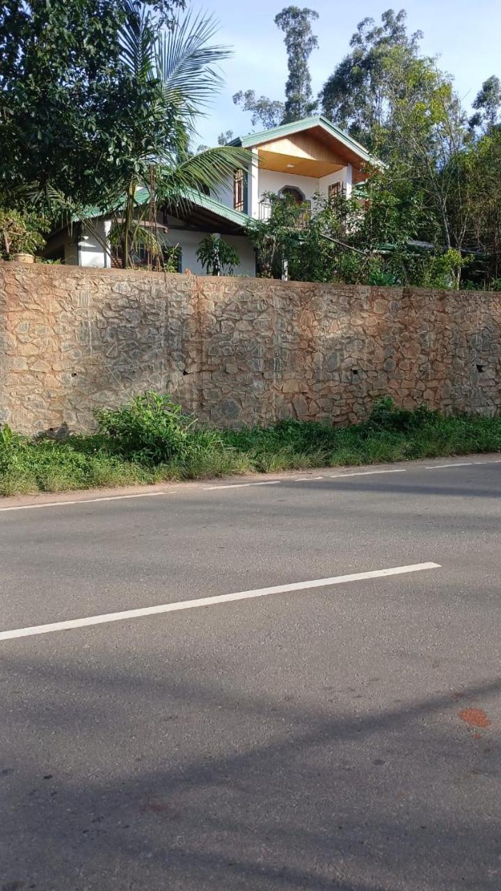 Jesmin Villa Welimada