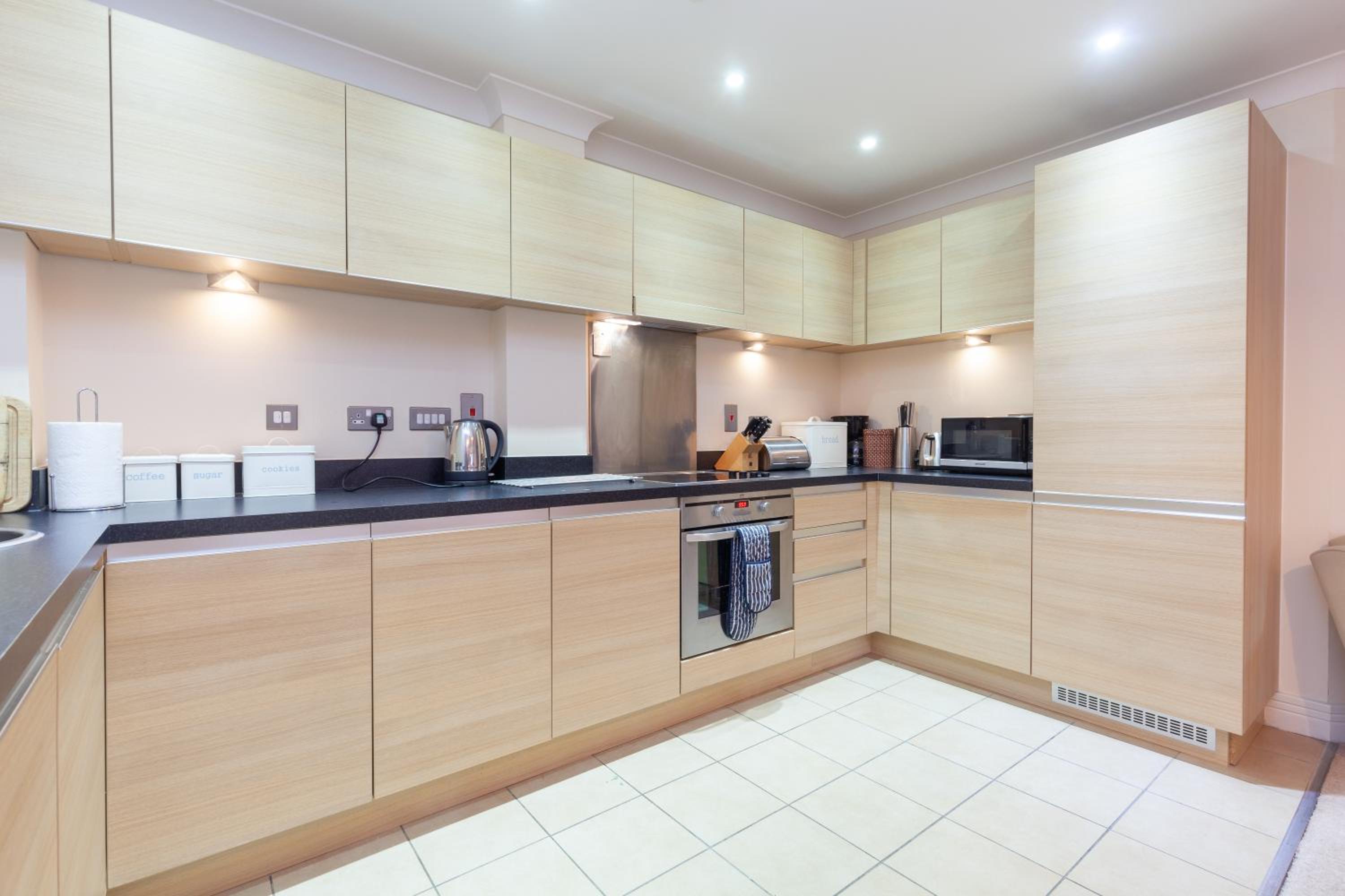 Oxford Vacations - Two-bedroom apartment in Jericho (oxskfh) - Property Image 20