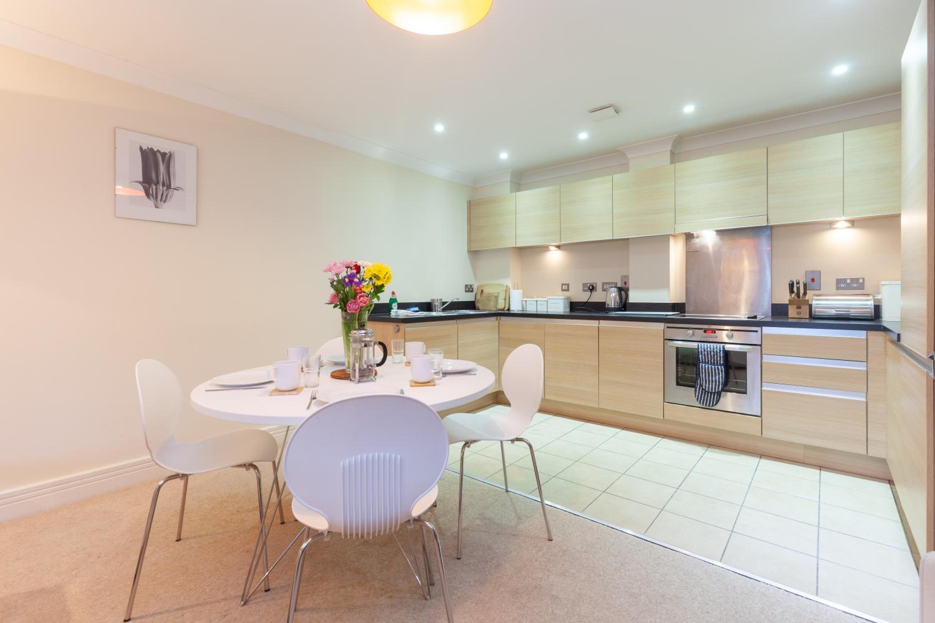 Oxford Vacations - Two-bedroom apartment in Jericho (oxskfh) - Property Image 16