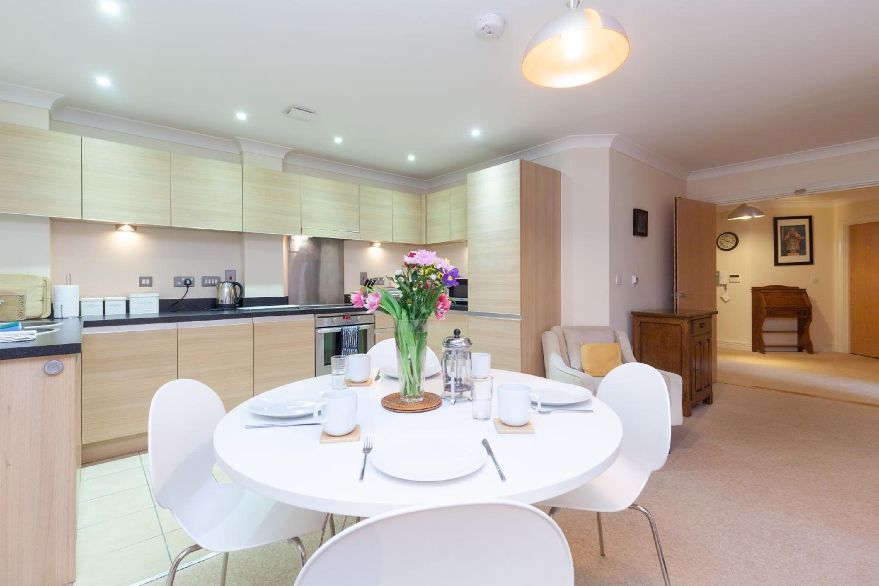 Oxford Vacations - Two-bedroom apartment in Jericho (oxskfh) - Property Image 14