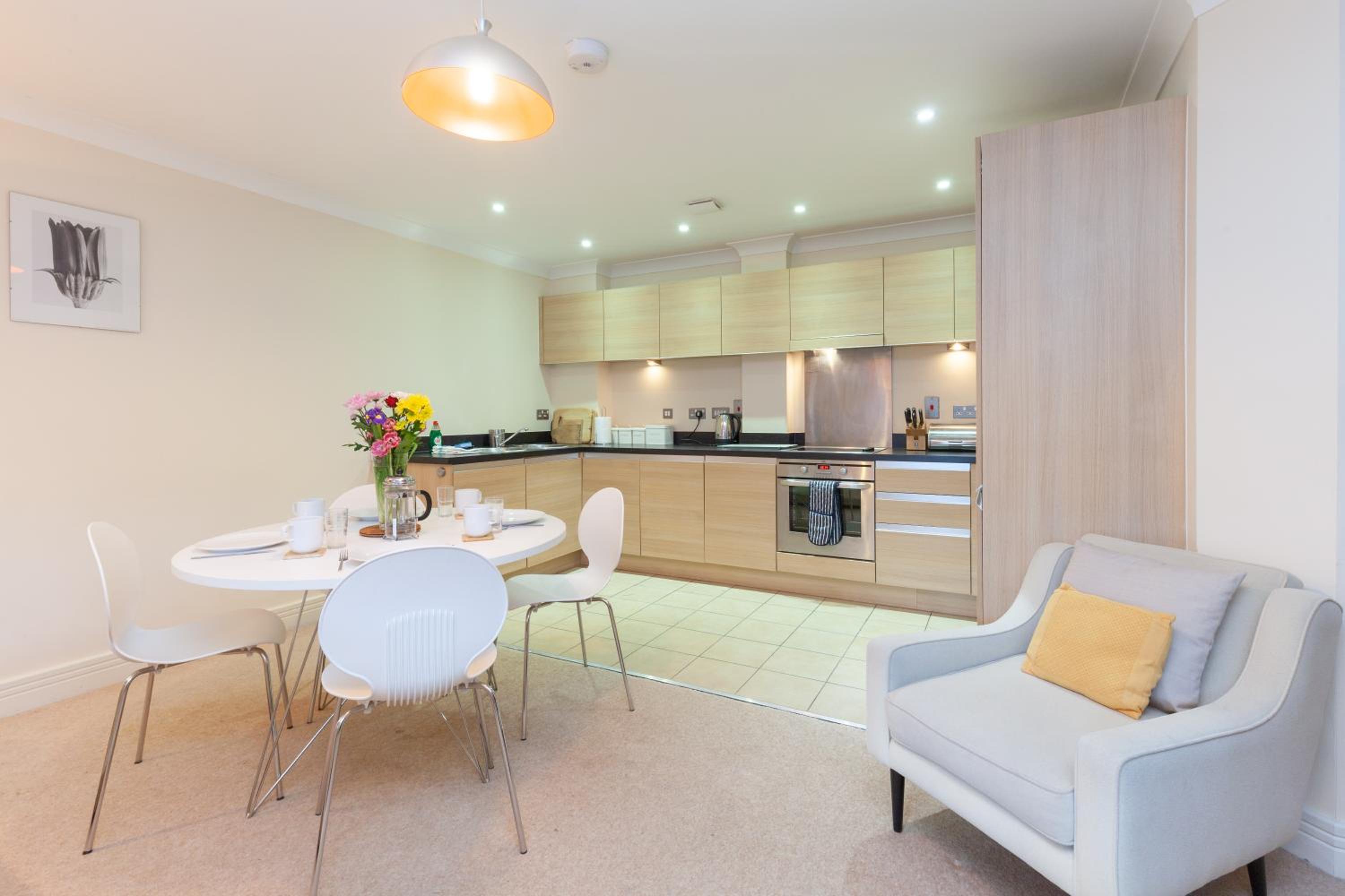 Oxford Vacations - Two-bedroom apartment in Jericho (oxskfh) - Property Image 15