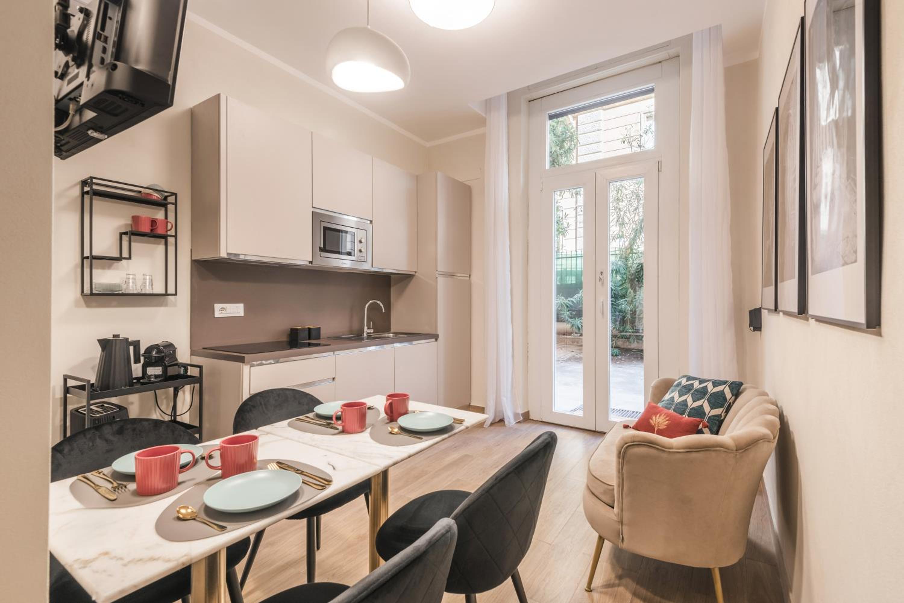 C1 Top Class Apartments, 2 camere delux, max 6 persone distante 15 minuti a piedi da Fontana di Trevi