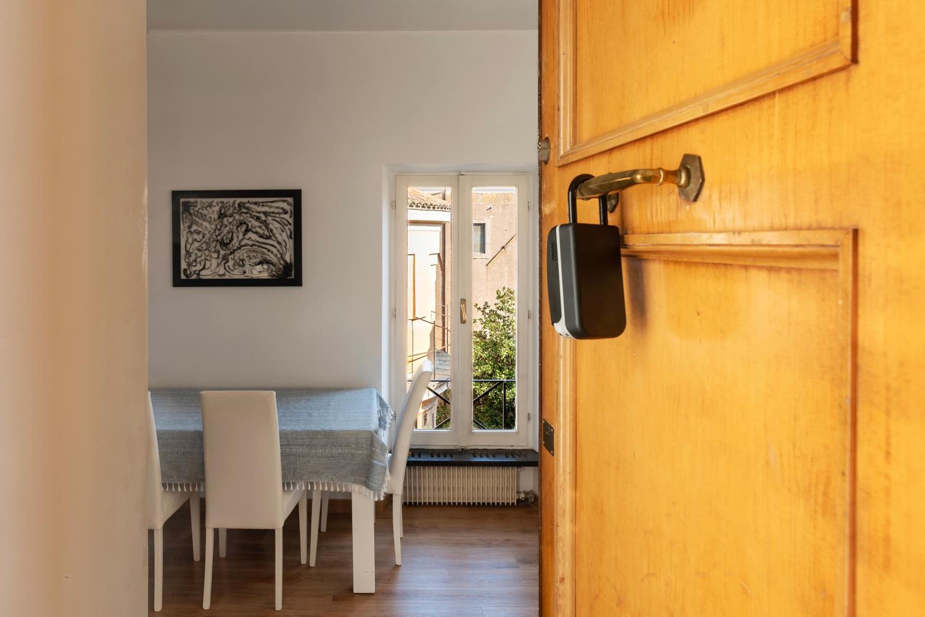Via del Piè di Marmo Private Apartment