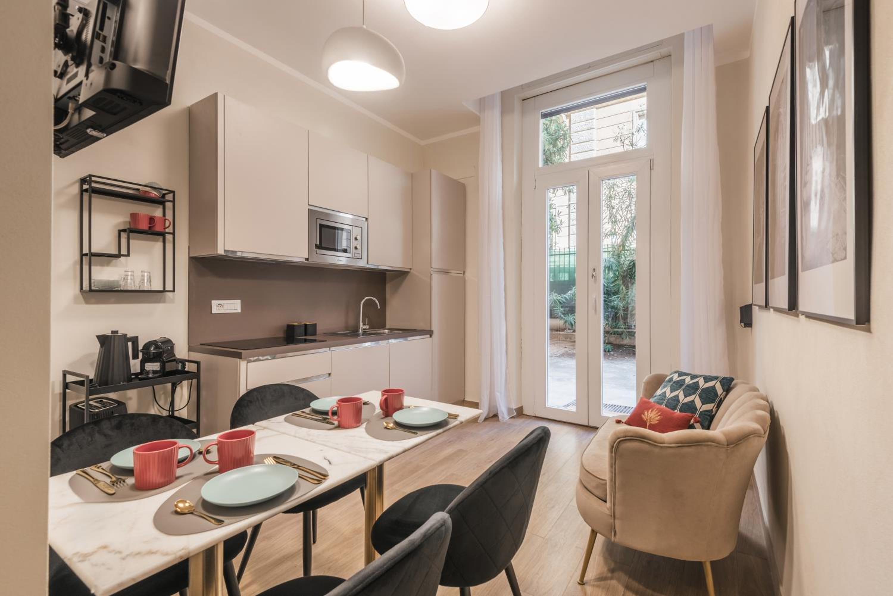 C1 Top Class Apartments, 2 camere delux, max 6 persone distante 15 minuti a piedi da Fontana di Trevi