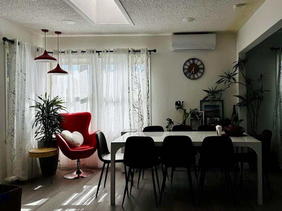 AW302 Artwave Vacation Home Best location in OC view 3